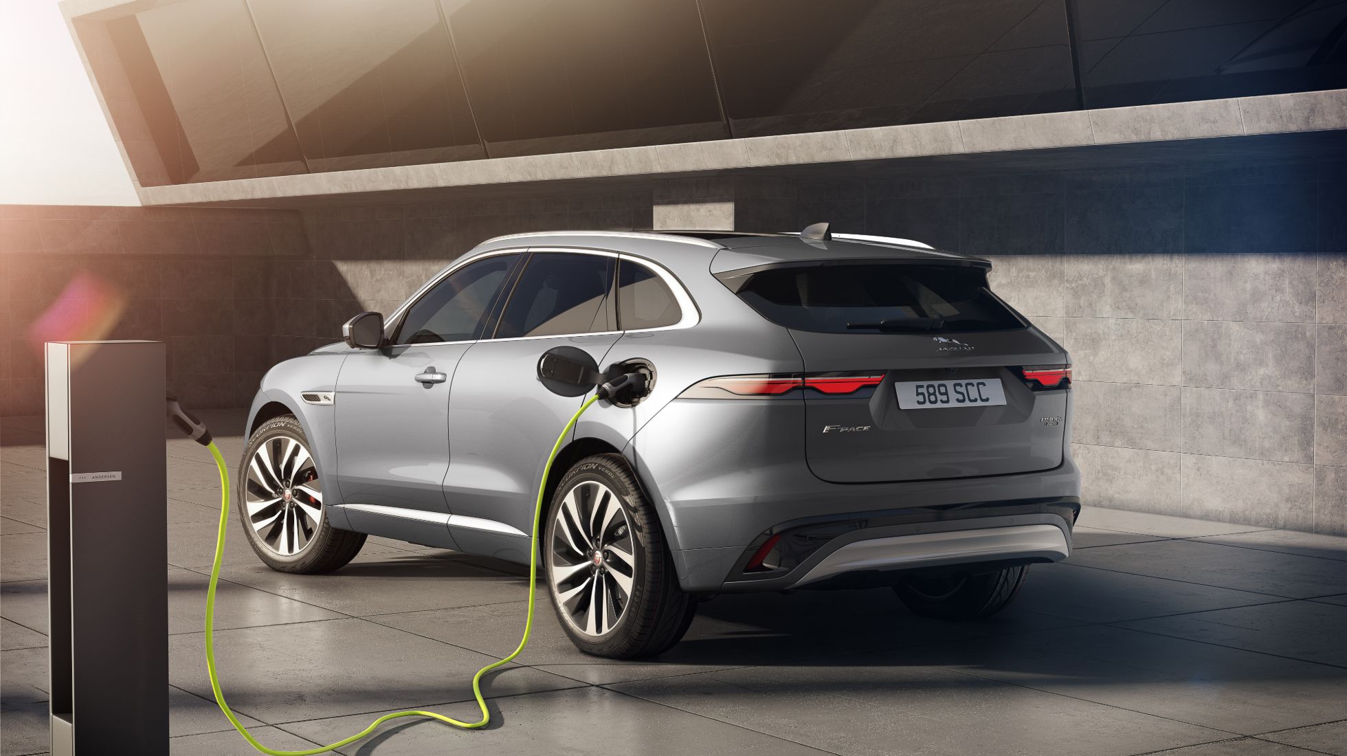 5f61a7b6e416ace28de32da2_Jag_F-PACE_21MY_16_Studio_Exterior_Rear_3_4_PHEV_150920-1