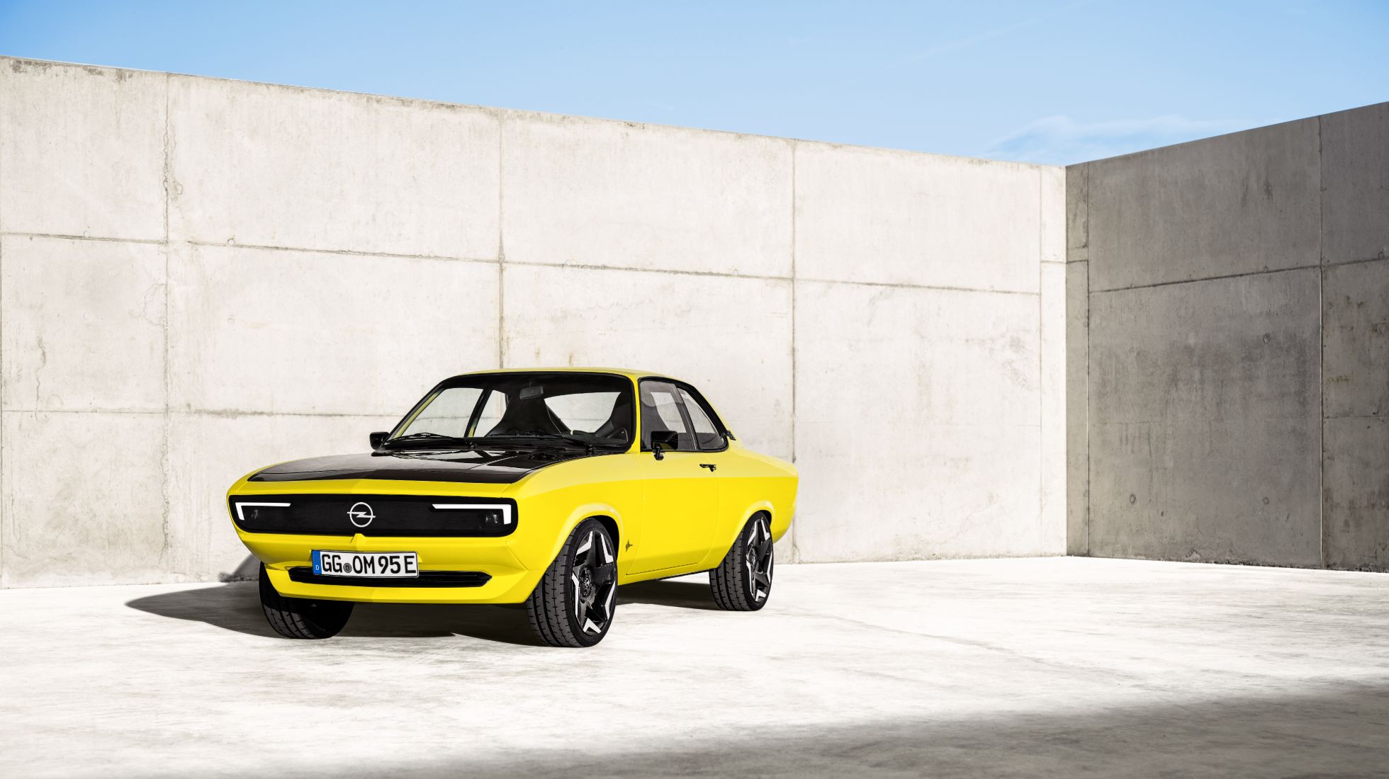 60a6b9dec70fa01ac0339b53_02_Opel-Manta-GSe-ElektroMOD-515659-1.jpg