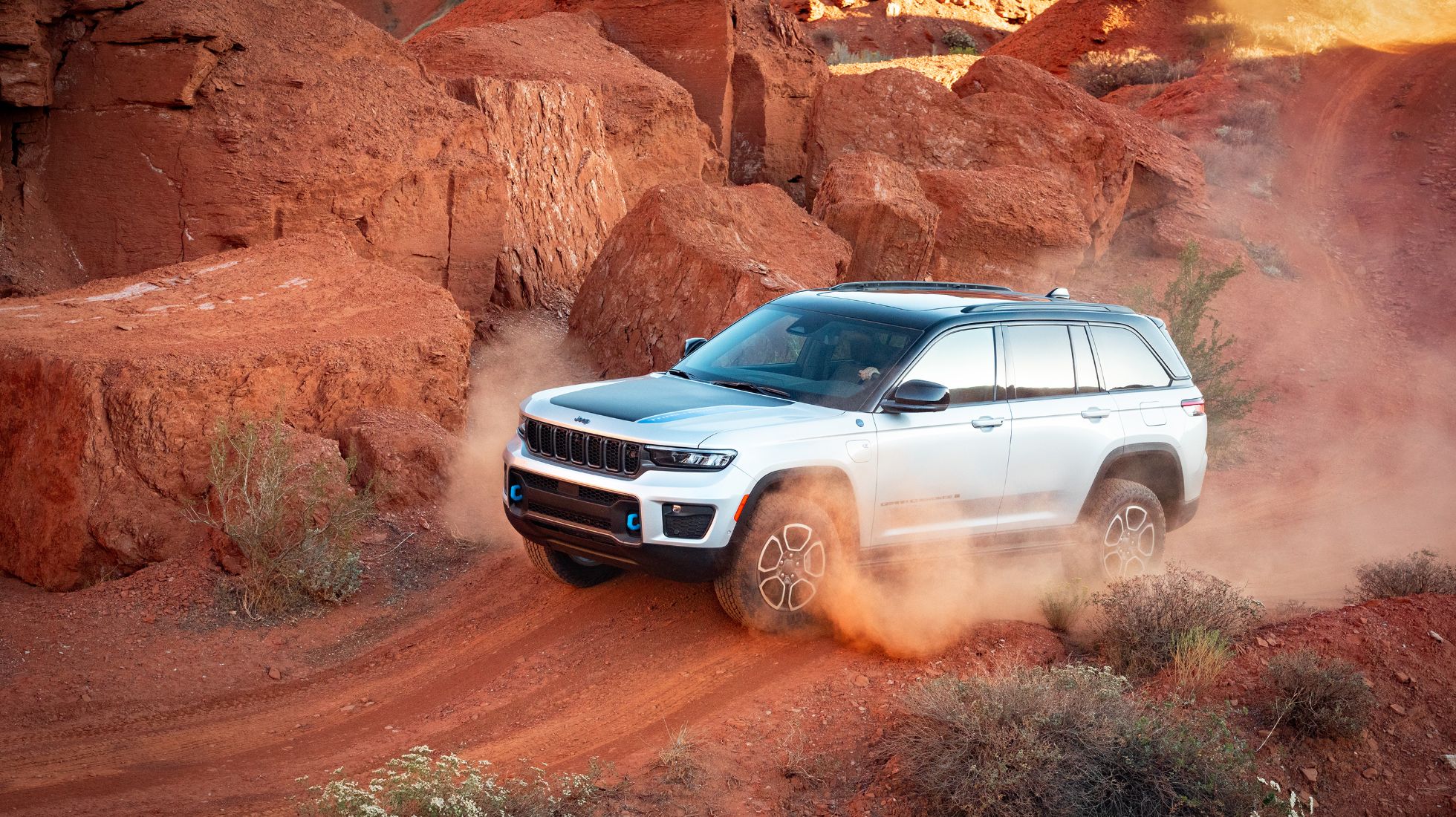 6155bf1347f0505327d7f54d_Grand-Cherokee-5-2