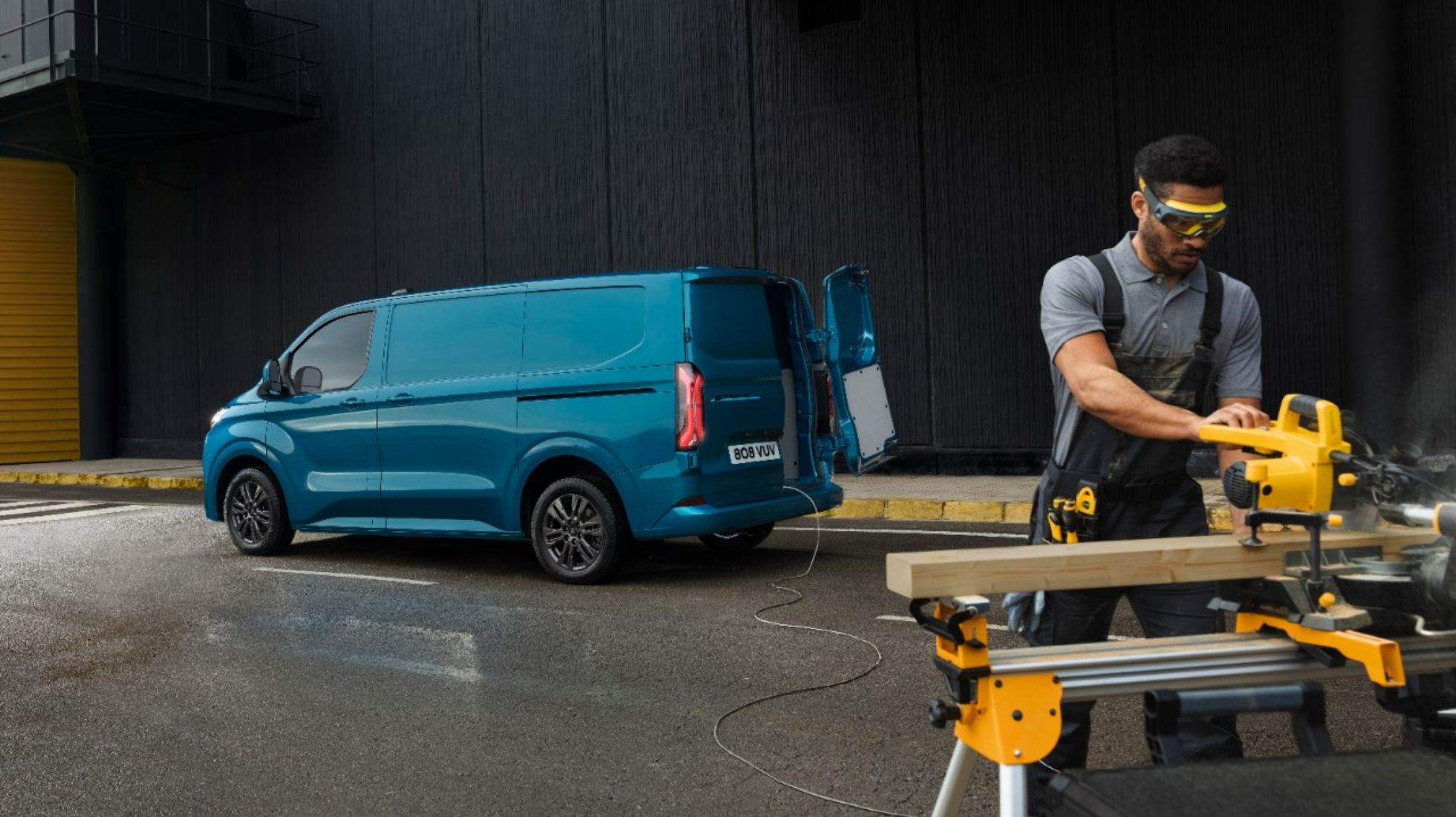 627a0f662a65881d4ea8036c_Ford-e-Transit-TopGear-SA-Power-Tool-Power.jpg