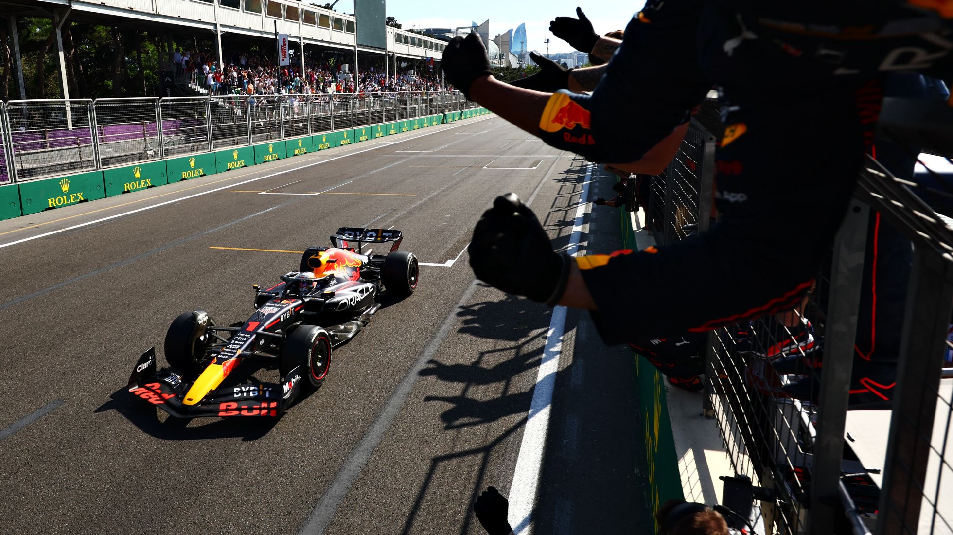 62a87bc5888f9685a176334d_F1-Baku-Street-Circuit-TopGear-SA-10.jpg