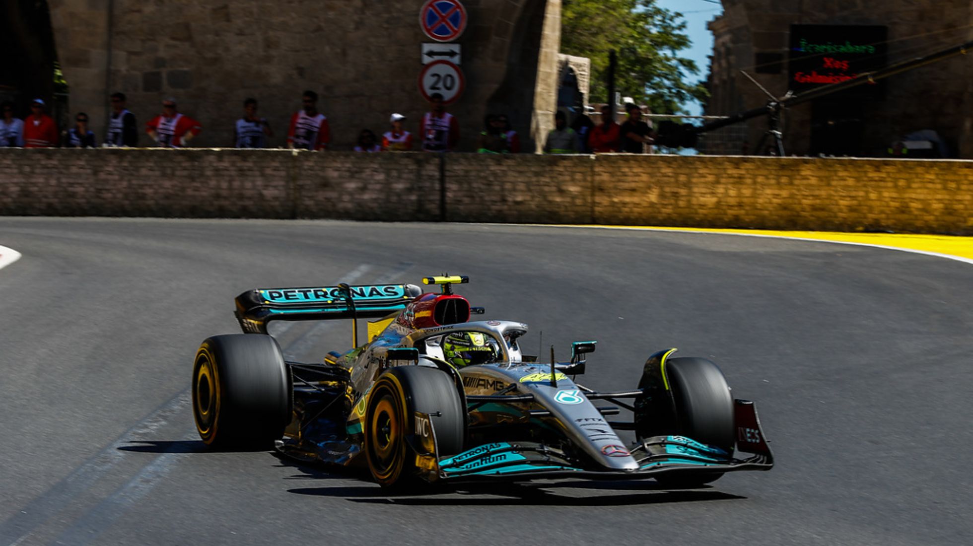 62a87bc69cd780ed55a2308a_F1-Baku-Street-Circuit-TopGear-SA-7.jpg