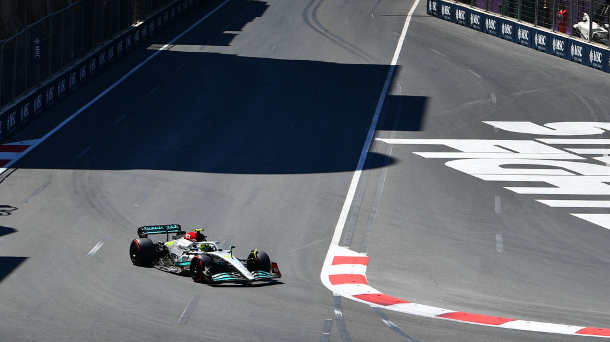 62a87bc784240d1e1d083b65_F1-Baku-Street-Circuit-TopGear-SA-6.jpg