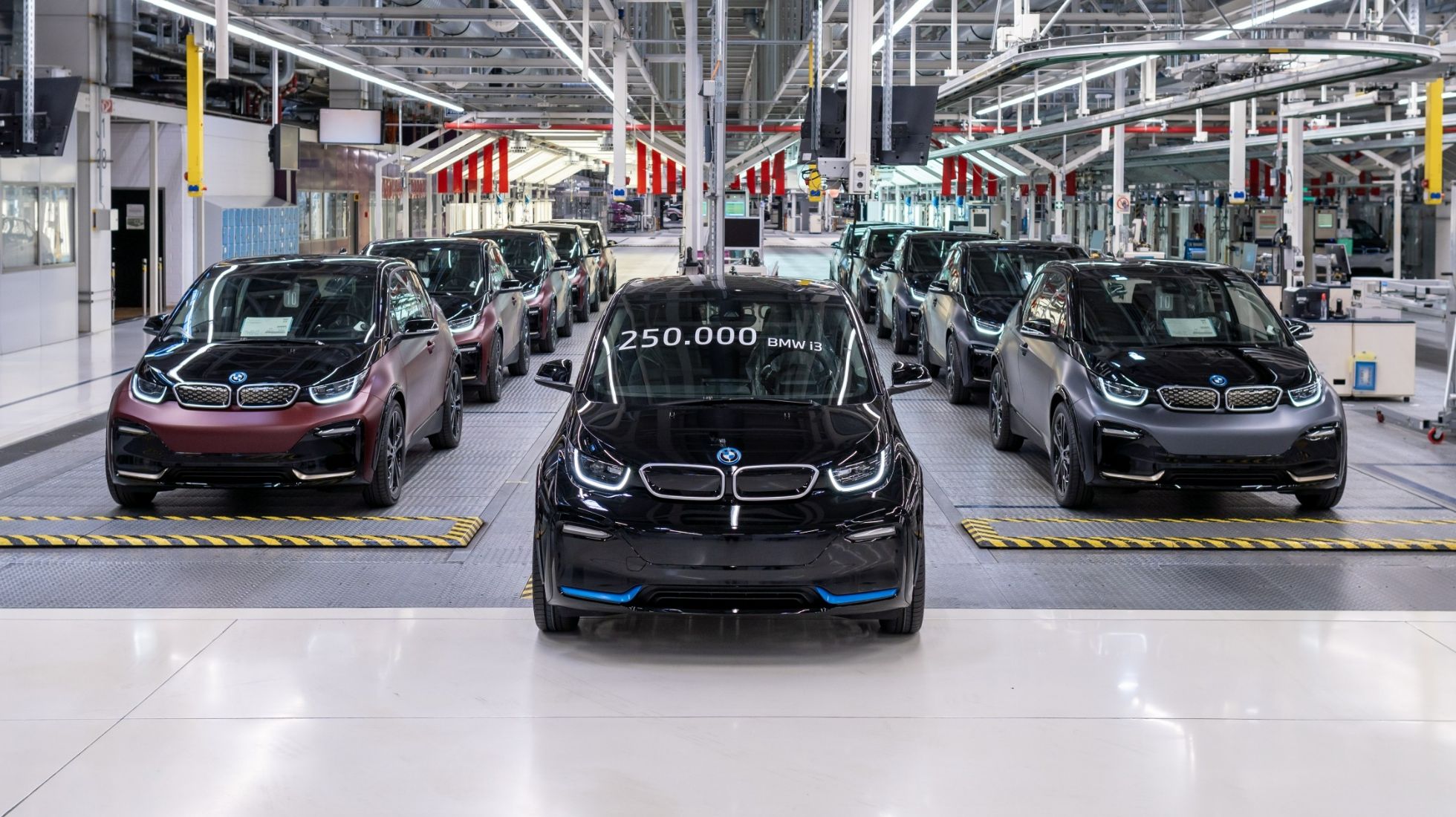 62bf375a8fa759fc9784c870_BMW-i3-HomeRun-Edition-TopGear-SA-4.jpg
