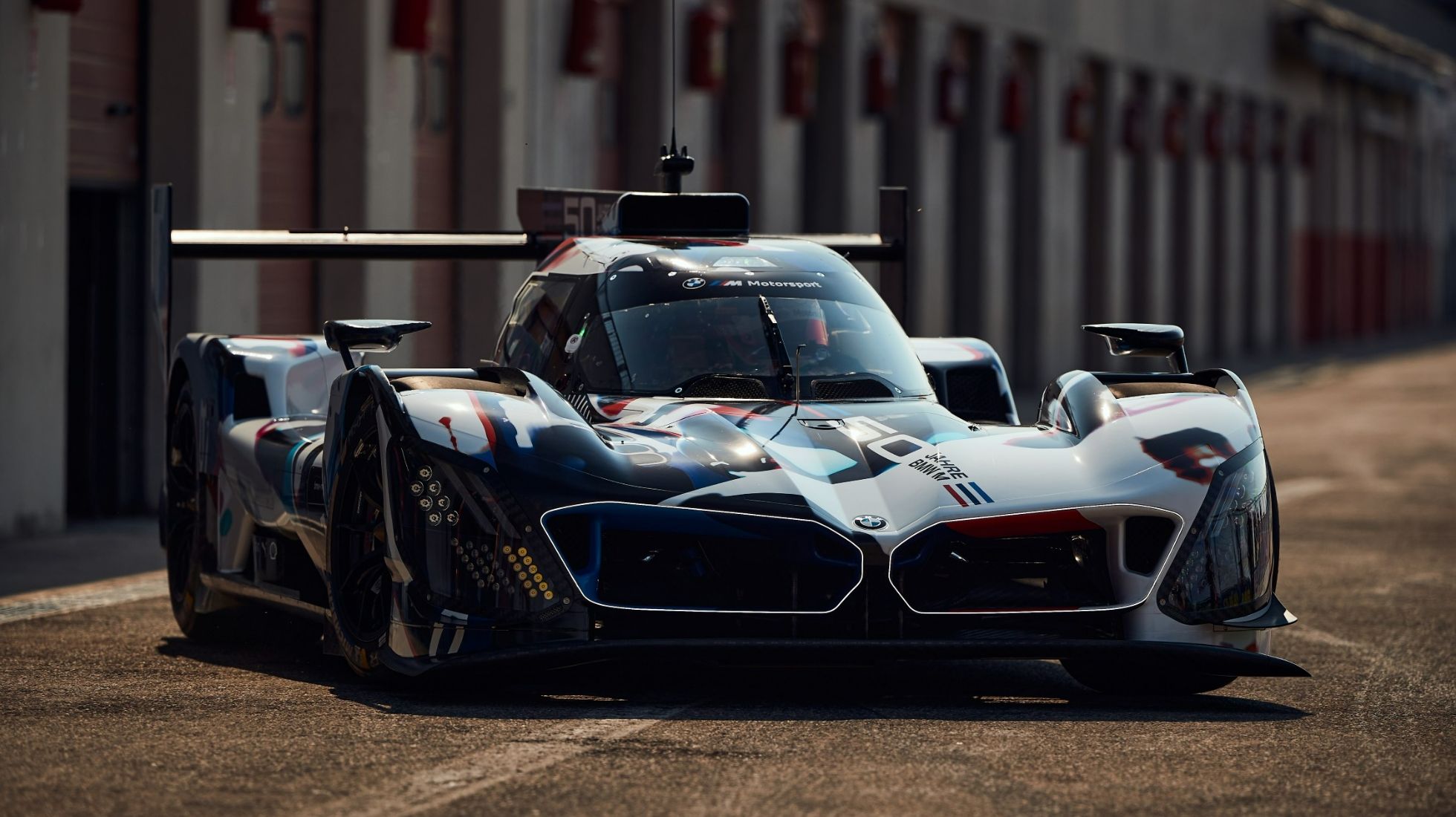 62e263e205721a5856611787_BMW-M-Hybrid-V8-WEC-TopGear-SA-2.jpg