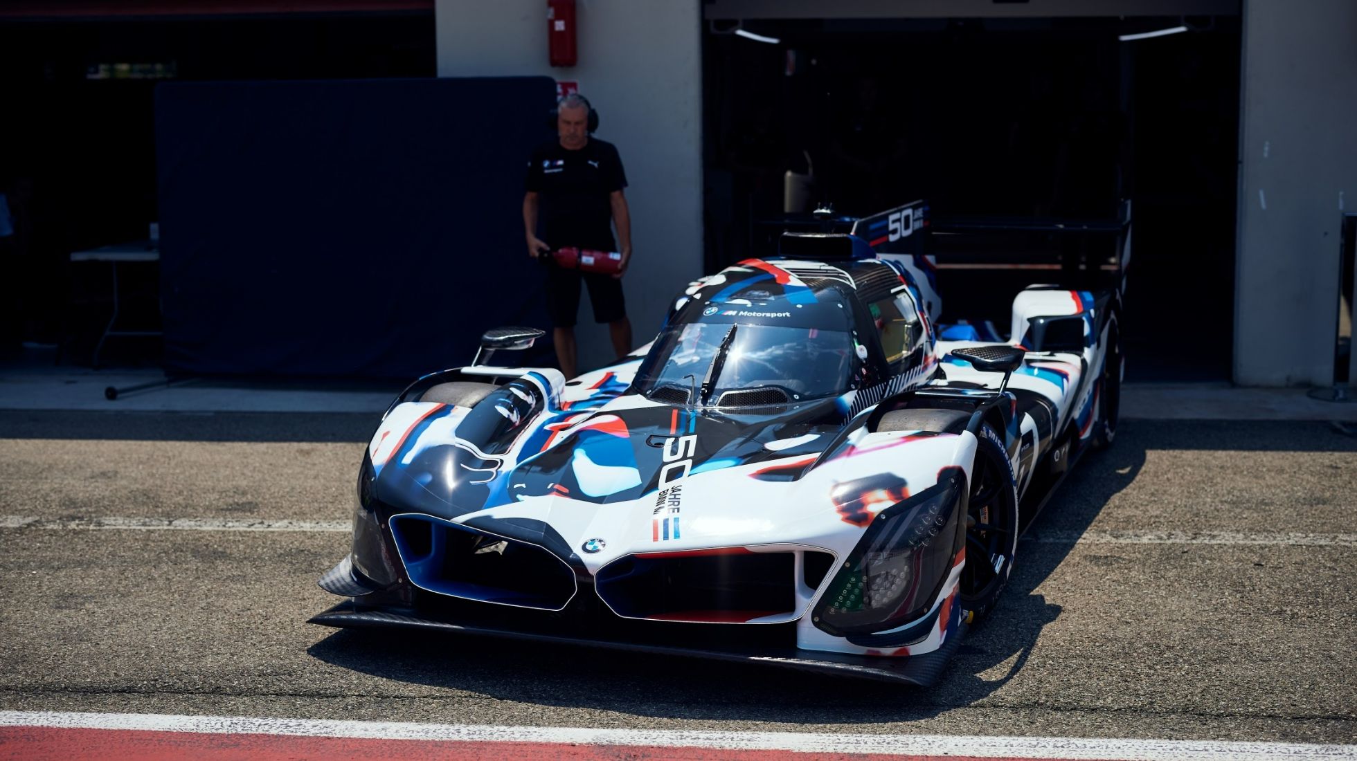 62e263e26b4afba4cde080b5_BMW-M-Hybrid-V8-WEC-TopGear-SA-3.jpg