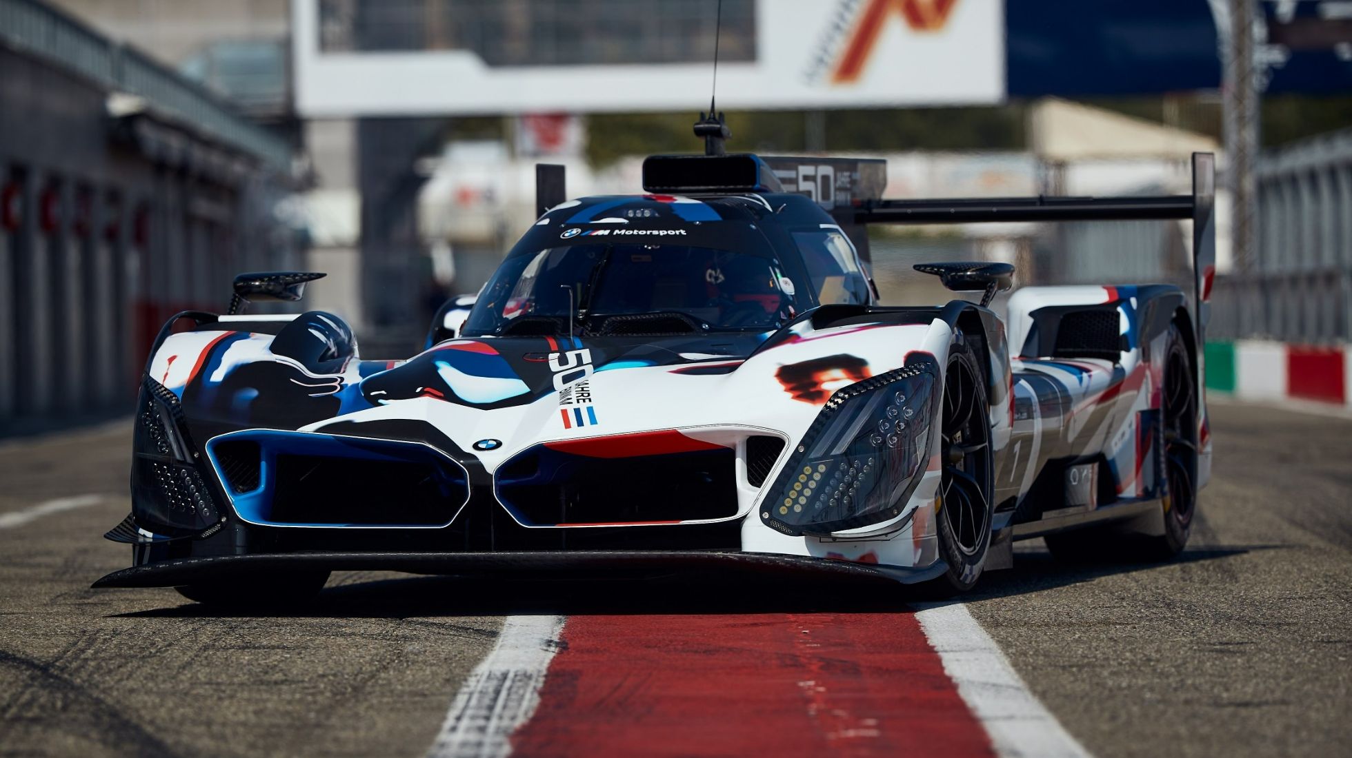 62e263e2d6635b33deb3681a_BMW-M-Hybrid-V8-WEC-TopGear-SA-4.jpg