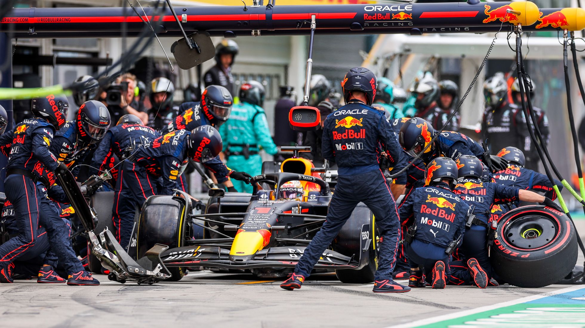 62e8cf23023769c57d7af5f0_Hungarian-Grand-Prix-TopGear-SA-Red-Bull-4.jpg