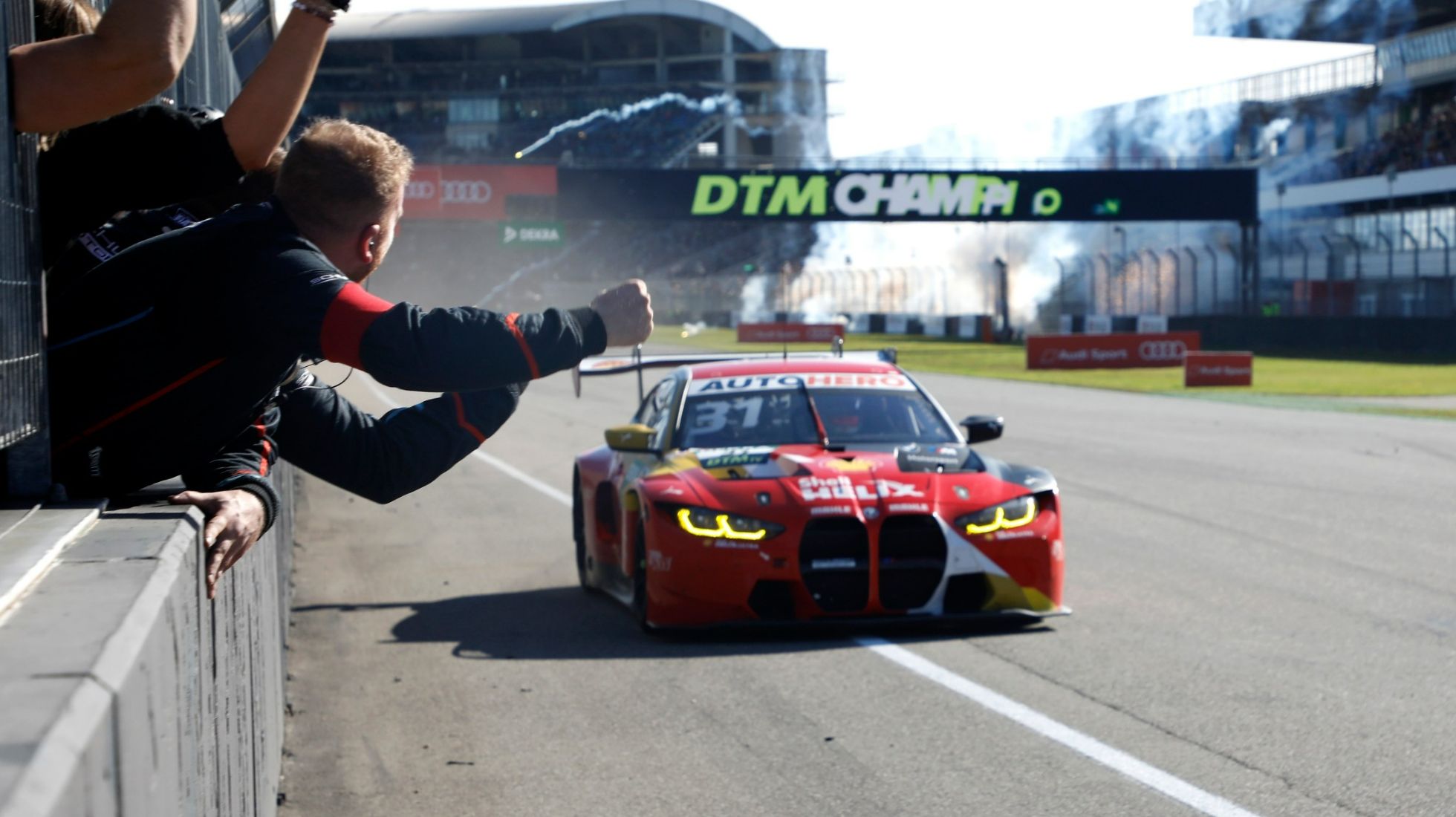 6347c10be3be9e527ac37436_Sheldon-vd-Line-2022-DTM-Champion-TopGear-SA-4.jpg