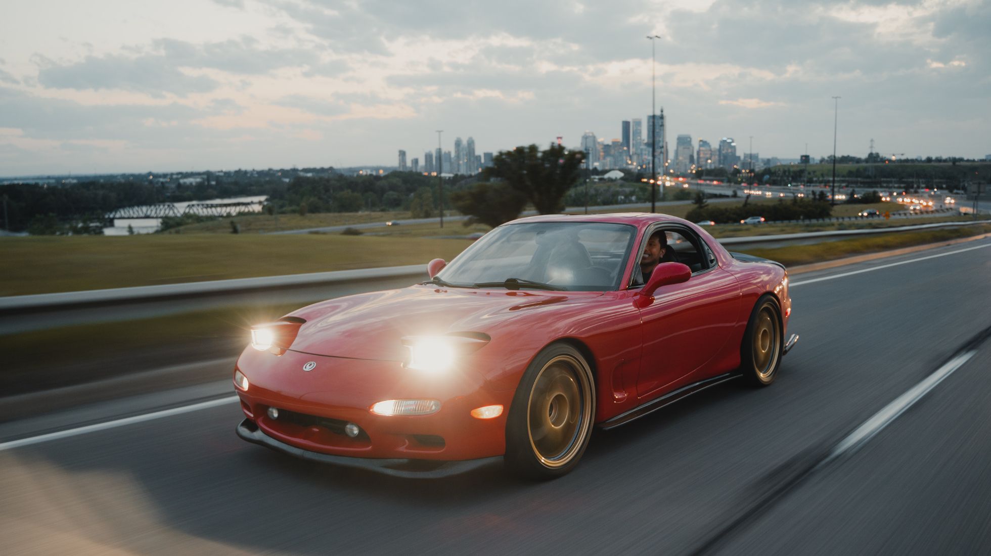 64c748c90c8b325b3b29472b_Mazda-RX-7-TopGear-SA-Front