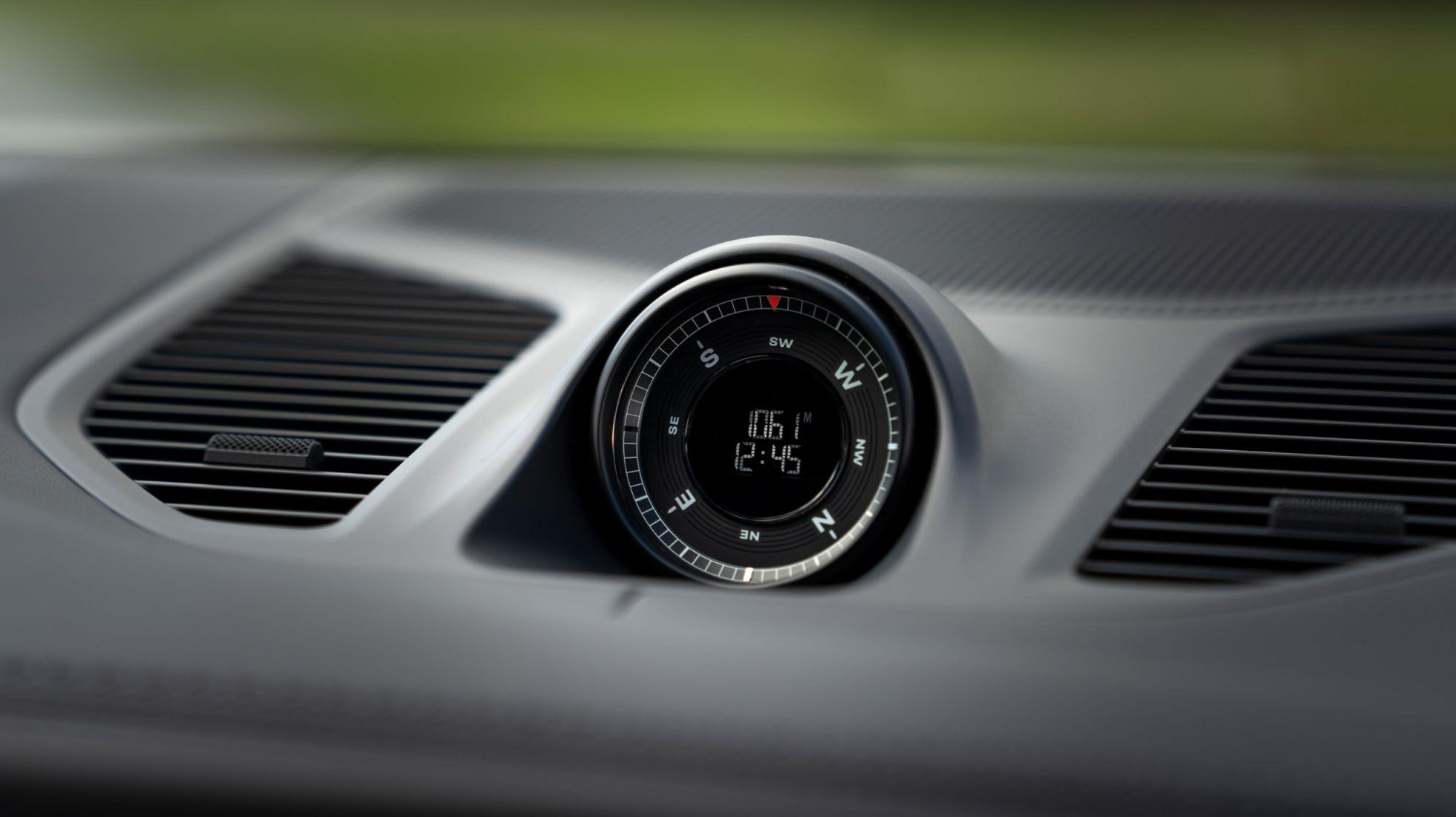 64e3c8f175b57cd566de0f22_Porsche-Cayenne-2023-Facelift-Interior-Compass-Clock-TopGear-SA