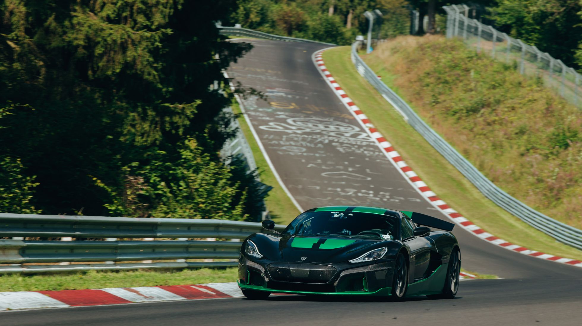 64e5b1d712b5d74fab486f86_Rimac-Nevera-Nurburgring-TopGear-SA.jpg