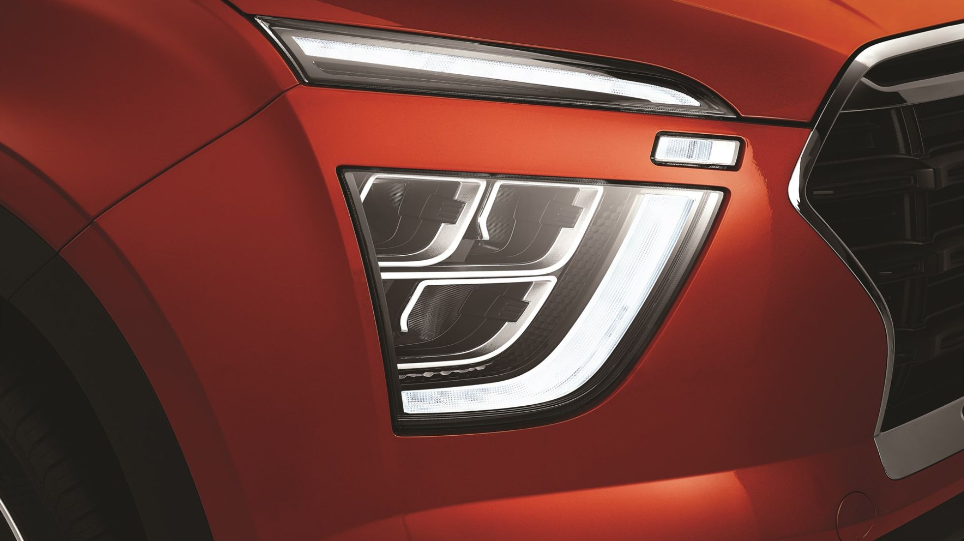 606265344e723d10e4c72060_creta_headlights_01_1800x1800-1.jpg