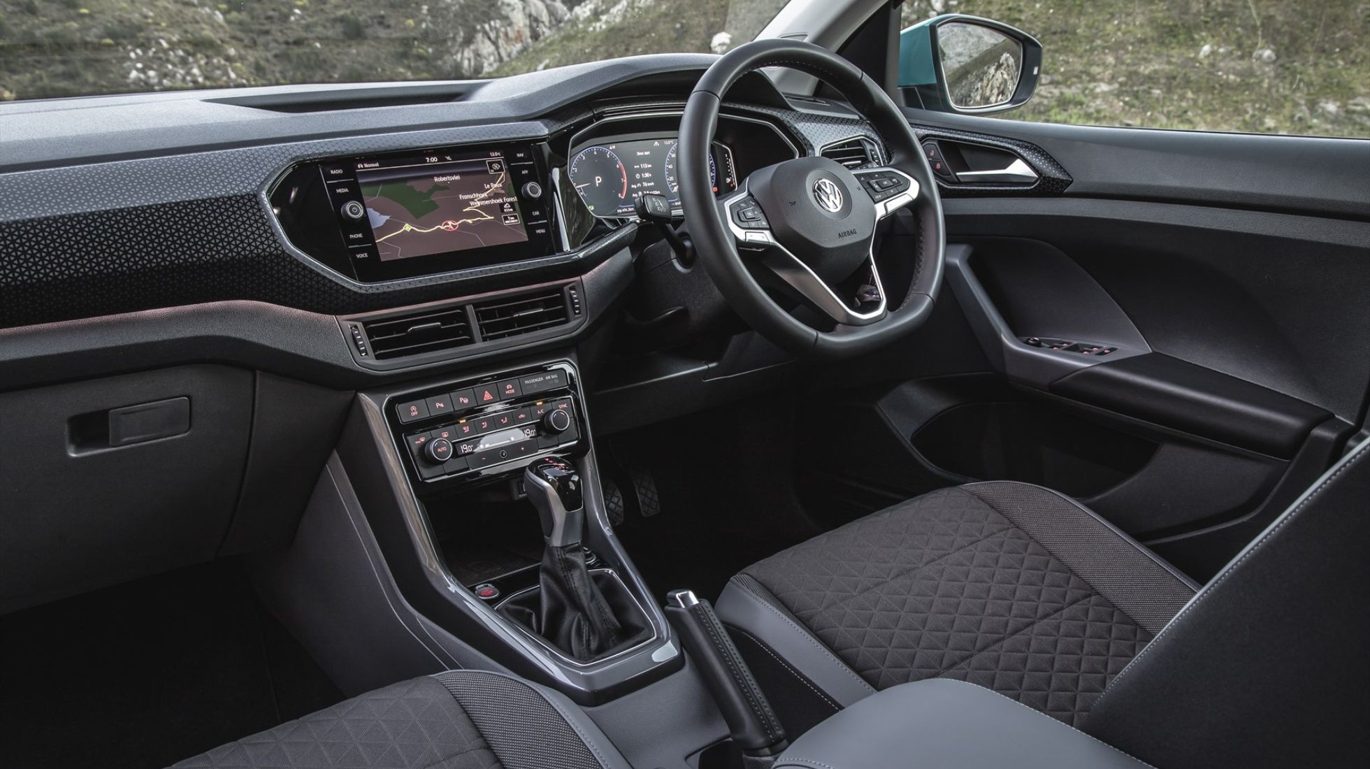 6083c220e156711f6a9a786e_Volkswagen-T-Cross-Stat-1Int.jpg