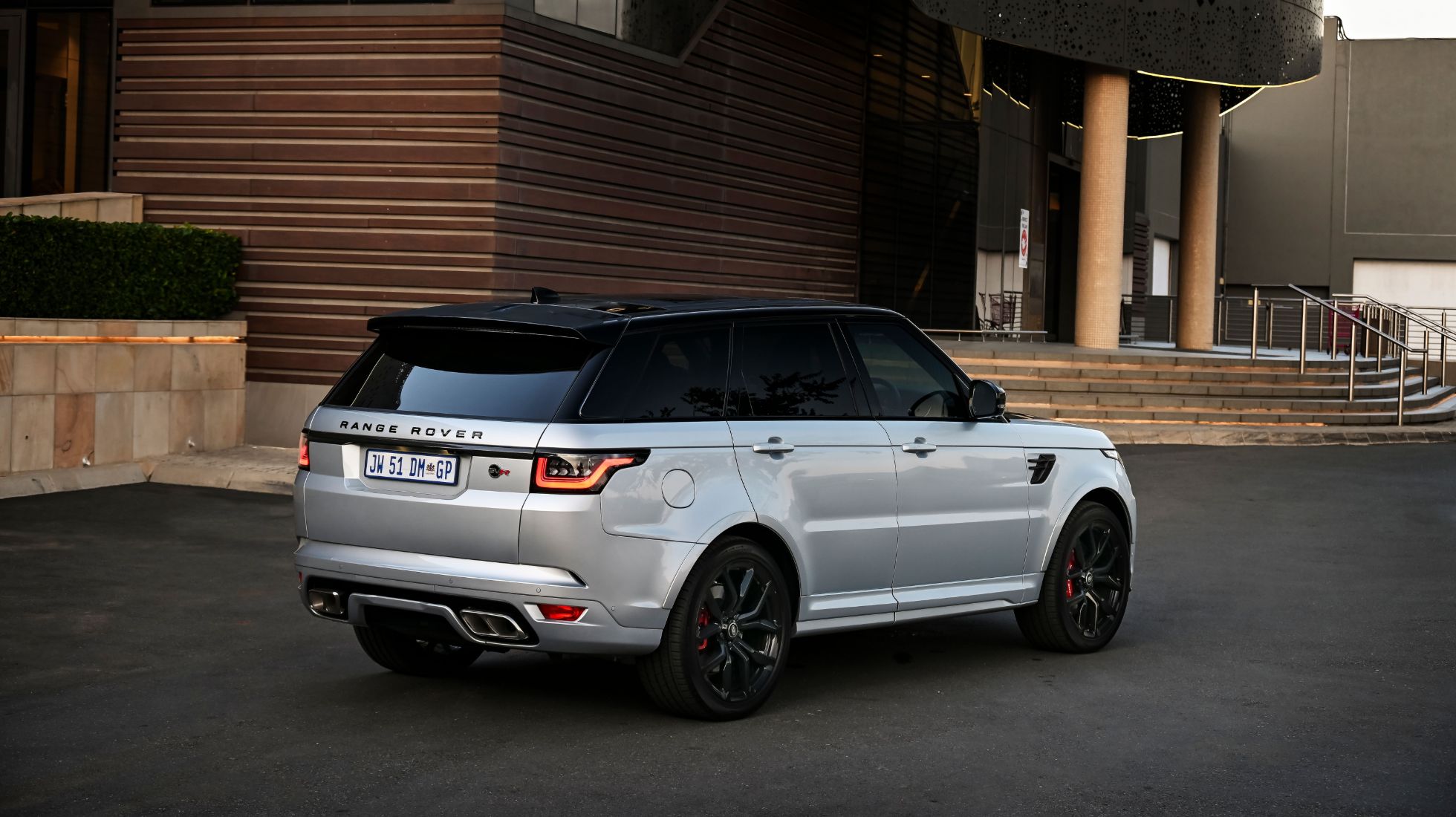 609d00cfb81db1a941a7a7ae_Range-Rover-Sport-Carbon_033.jpg