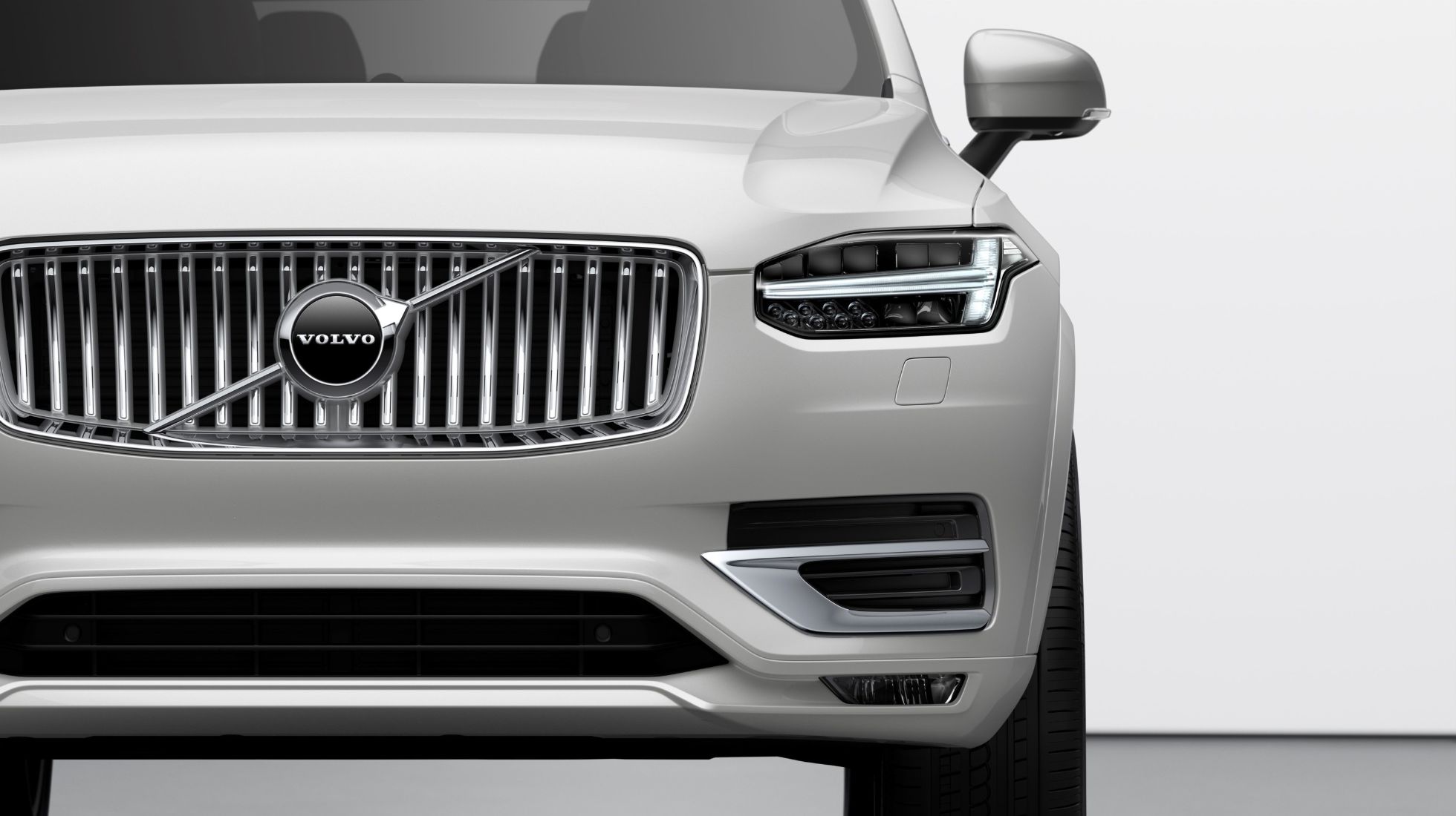 611676378c42e2dac078ce20_248317_The_refreshed_Volvo_XC90_Inscription_T8_Twin_Engine_in_Birch_Light-1.jpg