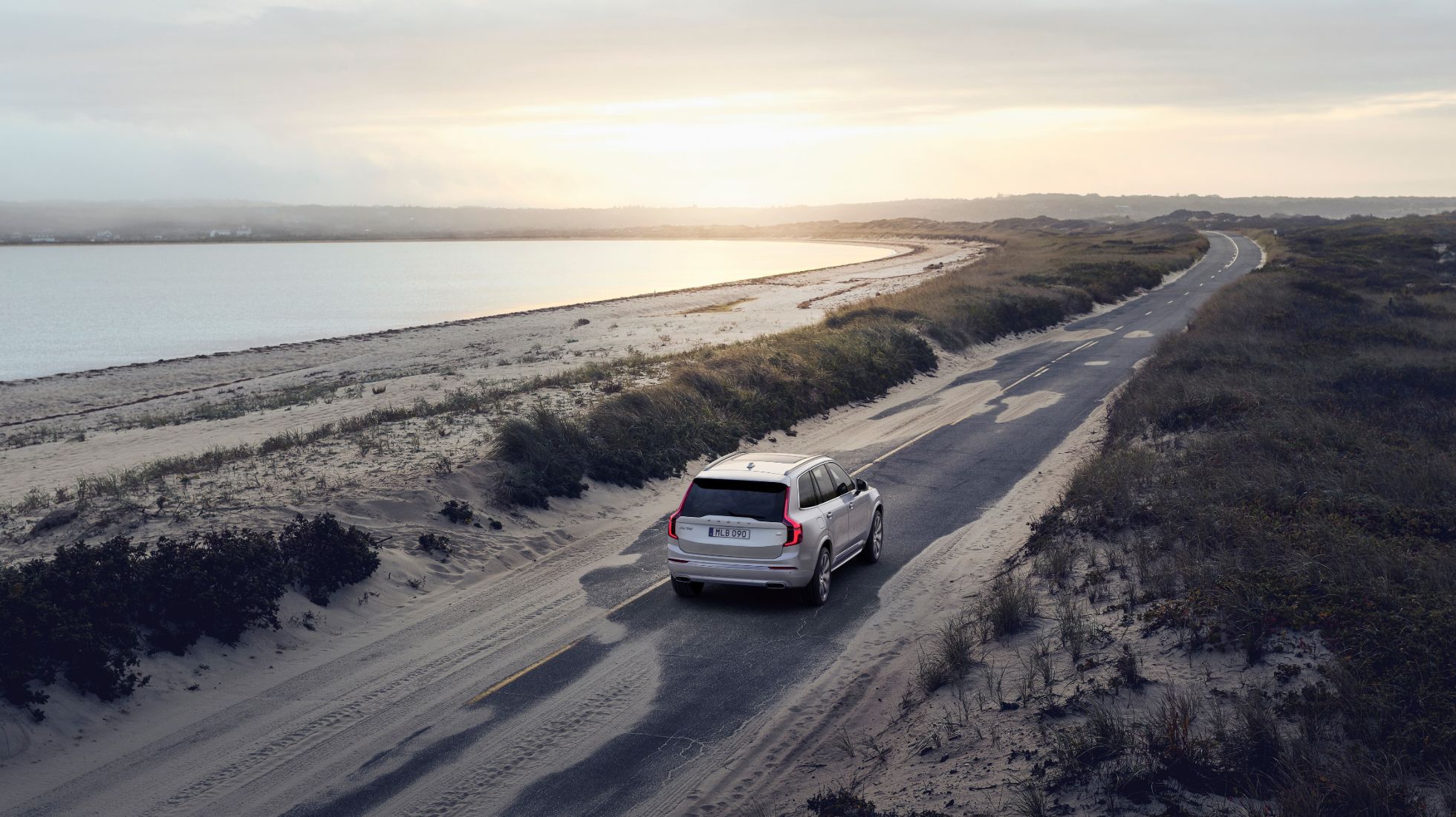 61167651e318cbd33cad00e8_265730_XC90_Recharge_Plug-In_Hybrid_Inscription_in_Birch_Light_metallic-1.jpg