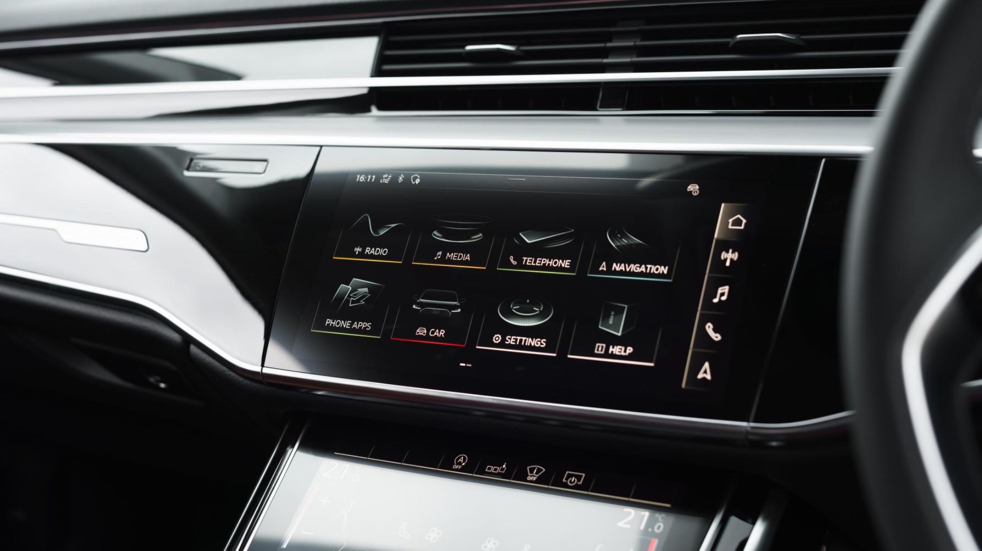 612b2eb69f168e1672adc1d5_Interior-Touch-Pad-2021-Audi-S8-TopGear-SA-1.jpeg