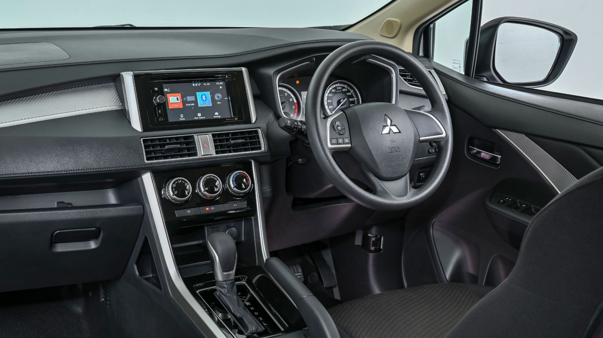 6135d4953cf2c36893806a9d_Mitsubishi-XPANDER_036-1.jpg