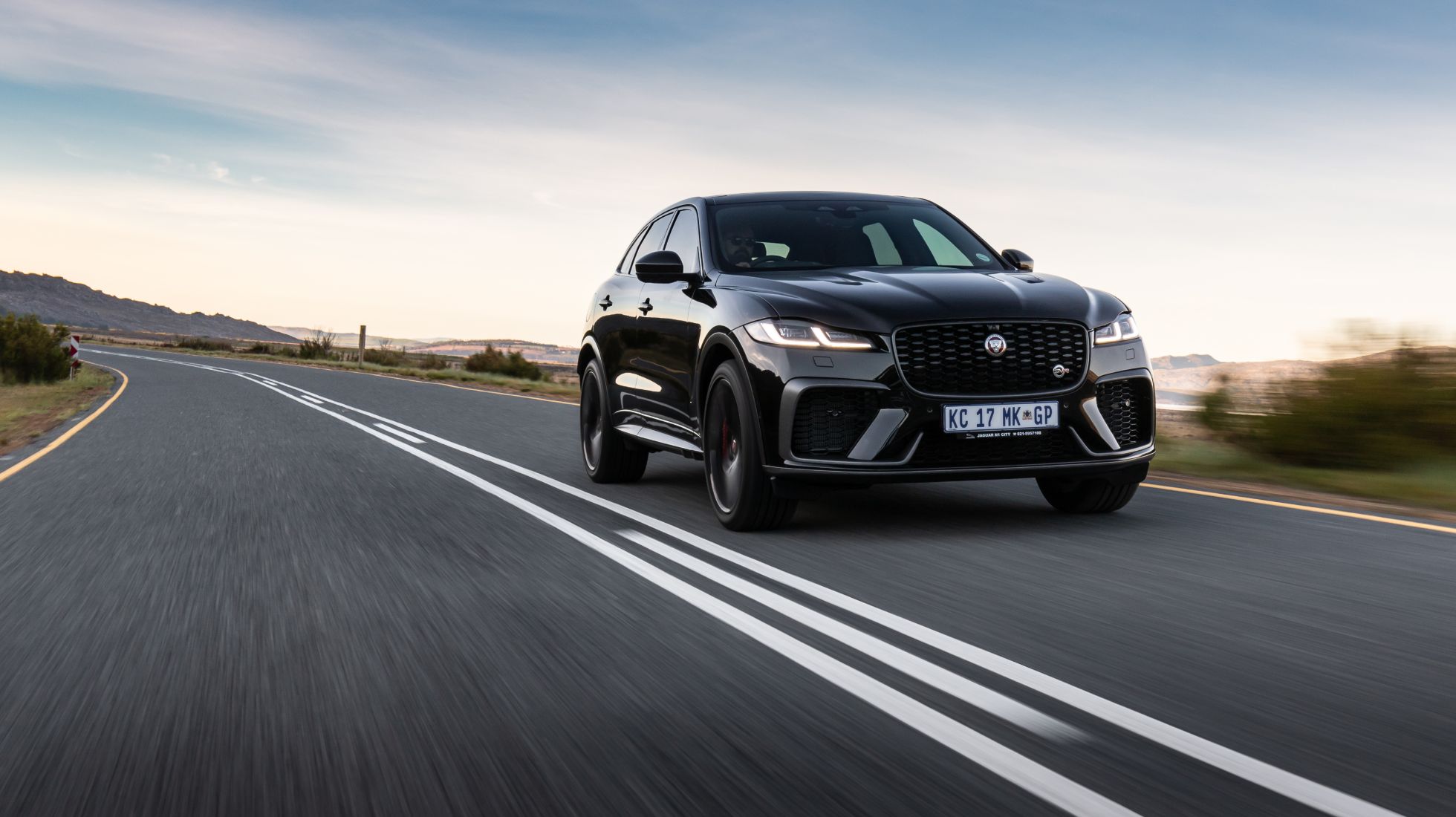 61843ddac18d771d877a563a_New-F-PACE-SVR-13-1.jpg