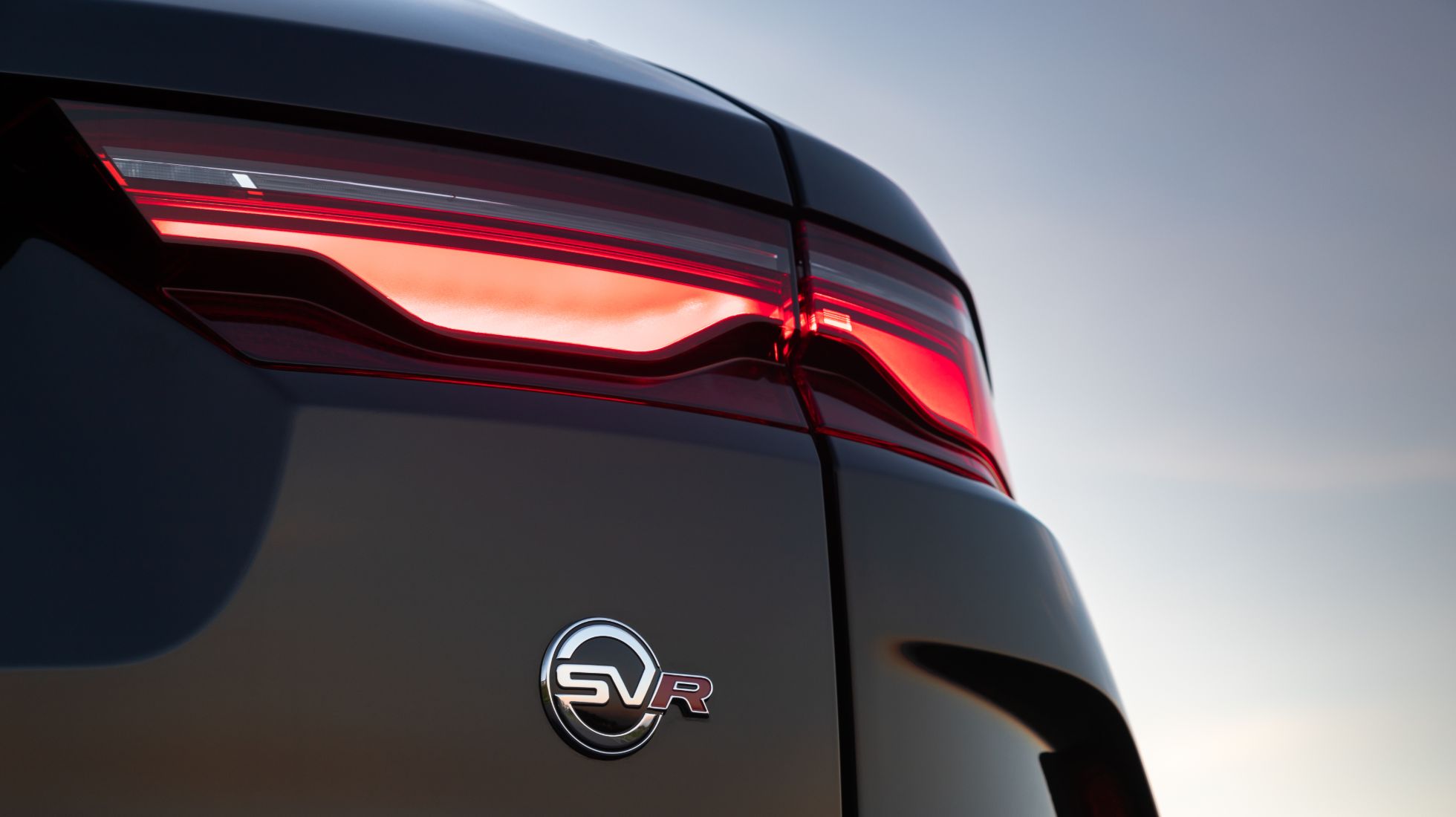 61843ddb30229a0089847305_New-F-PACE-SVR-31-1.jpg