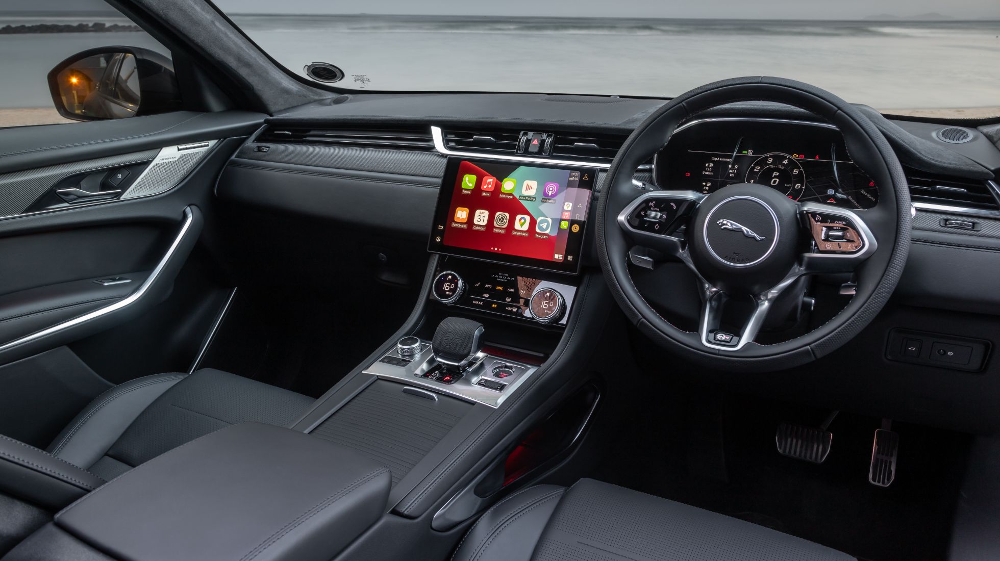 61843ddbb67e6c5f97306222_New-F-PACE-SVR-18-1.jpg