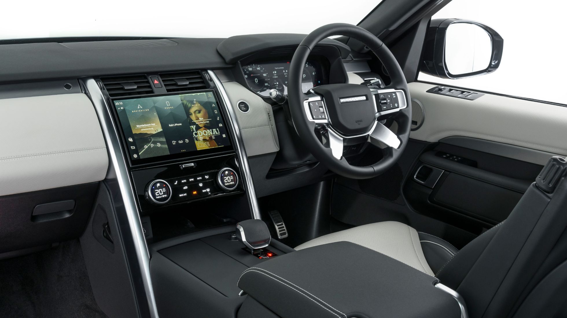 62010e300c754db01b7f3656_New-Discovery-interior-4-1.jpg
