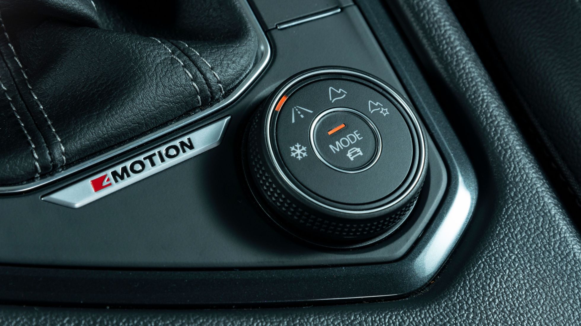 623d9ca4e7519e4efa195f86_New-Volkswagen-Tiguan-Interior_014.jpg