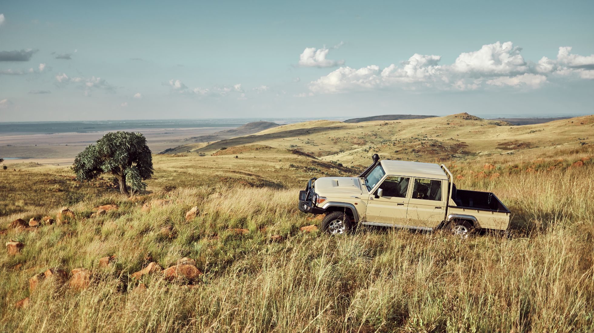 62f7671ad94c49506250c464_TopGearSA_LANDCRUISER79-70th-Anniversary-Landscape-Mountains.jpg
