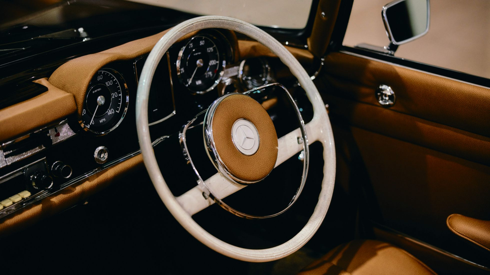 651535a4b3694ad2d87bd7fe_Everrati-Mercedes-Benz-SL-Pagoda-TopGear-SA-Interior.jpg