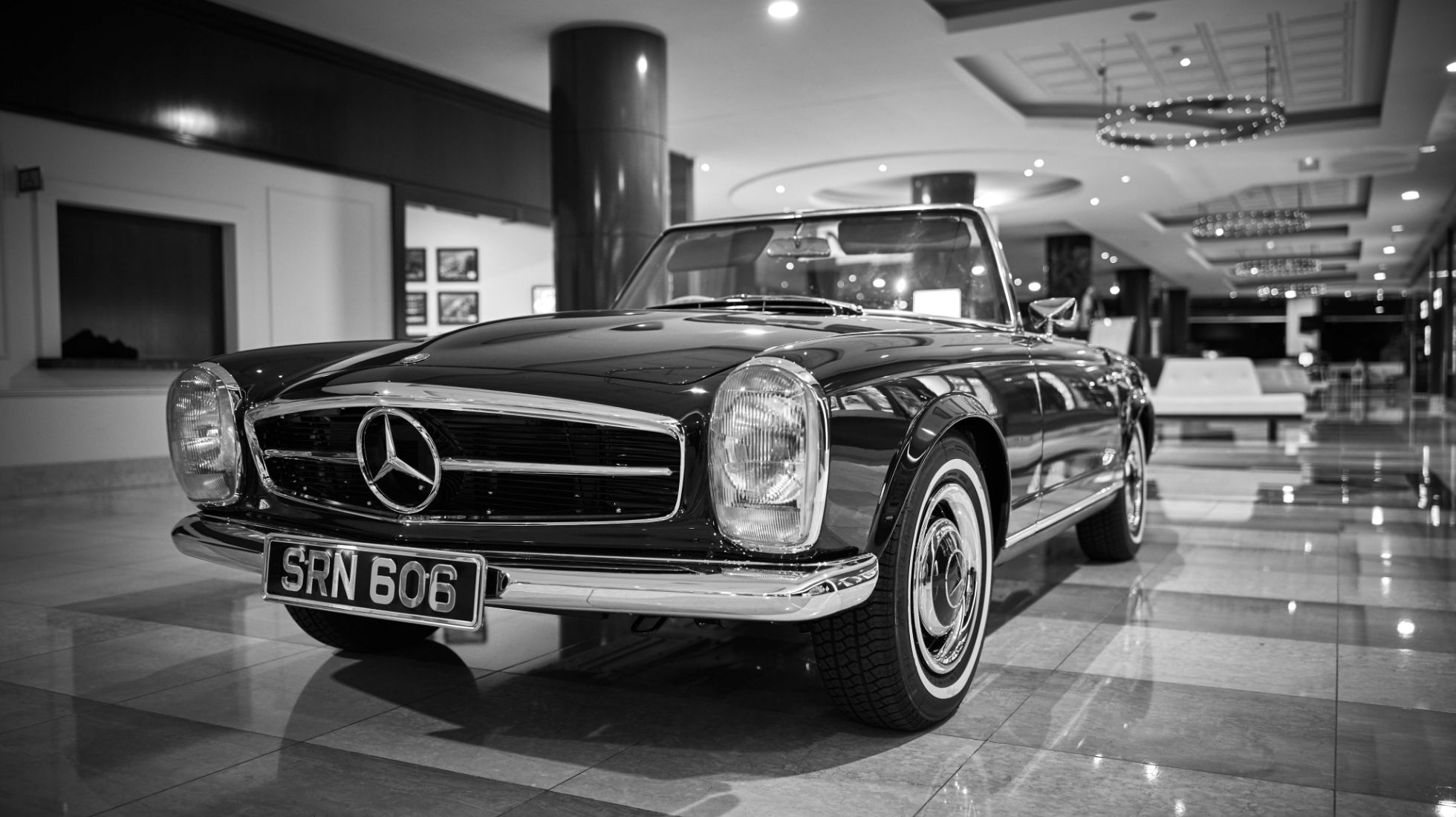 651535a5b026c8fdebaaa4f7_Everrati-Mercedes-Benz-SL-Pagoda-TopGear-SA-Side.jpg