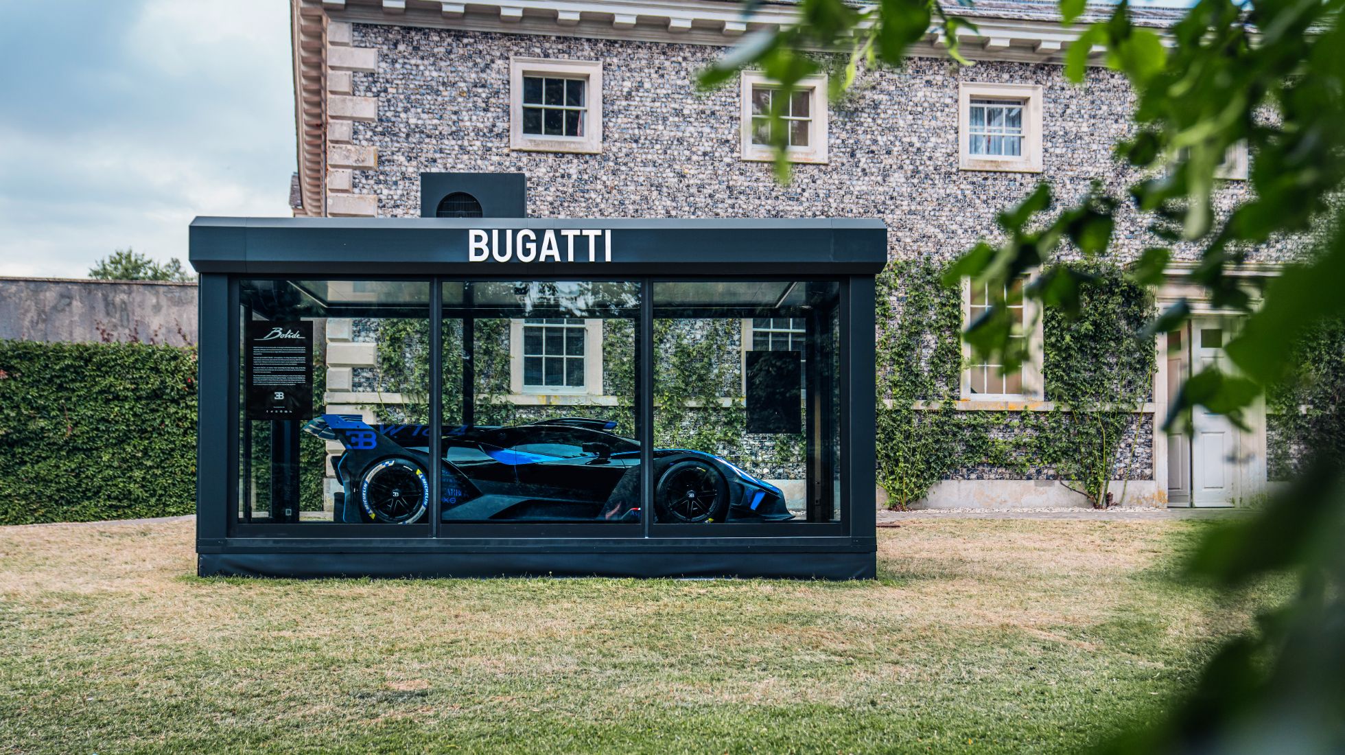 655fa8a92cd62e9e61e5d807_08-BUGATTI-Goodwood-FoS.jpg