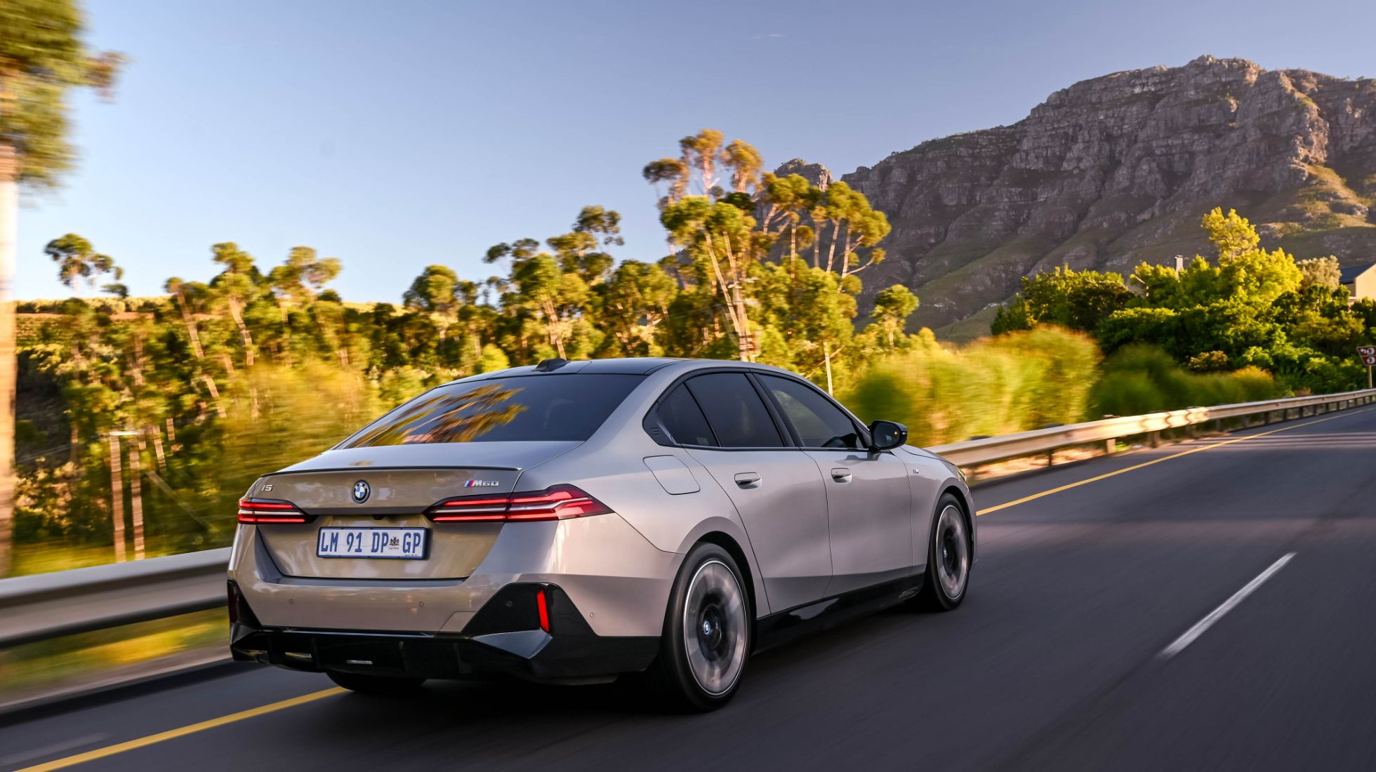 65e96947310dce5ecdc6cdf2_BMW-i5-M60-TopGear-SA-5.jpg