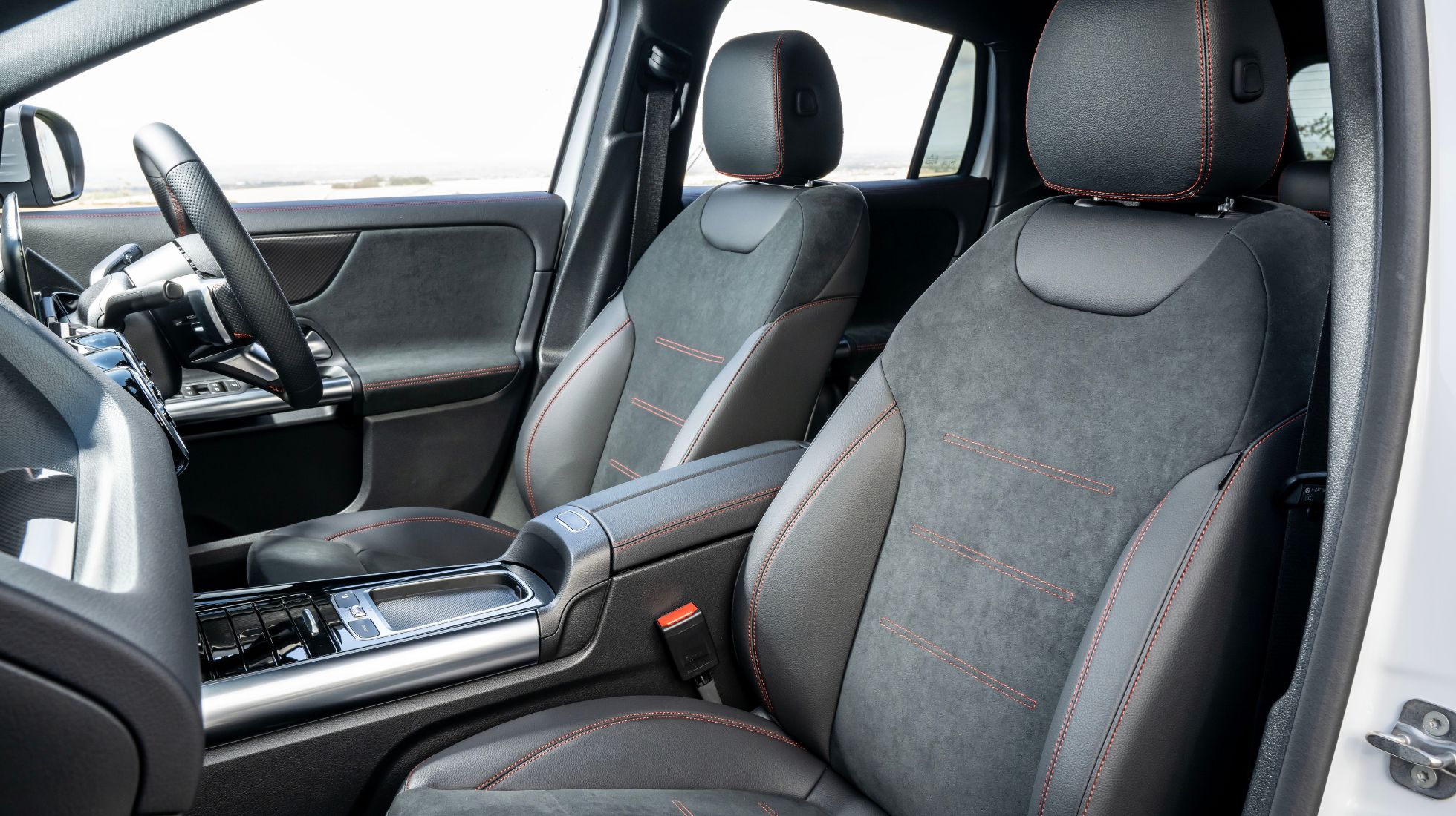 667bd2d636e15b5098a98ee2_Mercedes-Benz-GLA200d-TopGear-SA-2.jpg