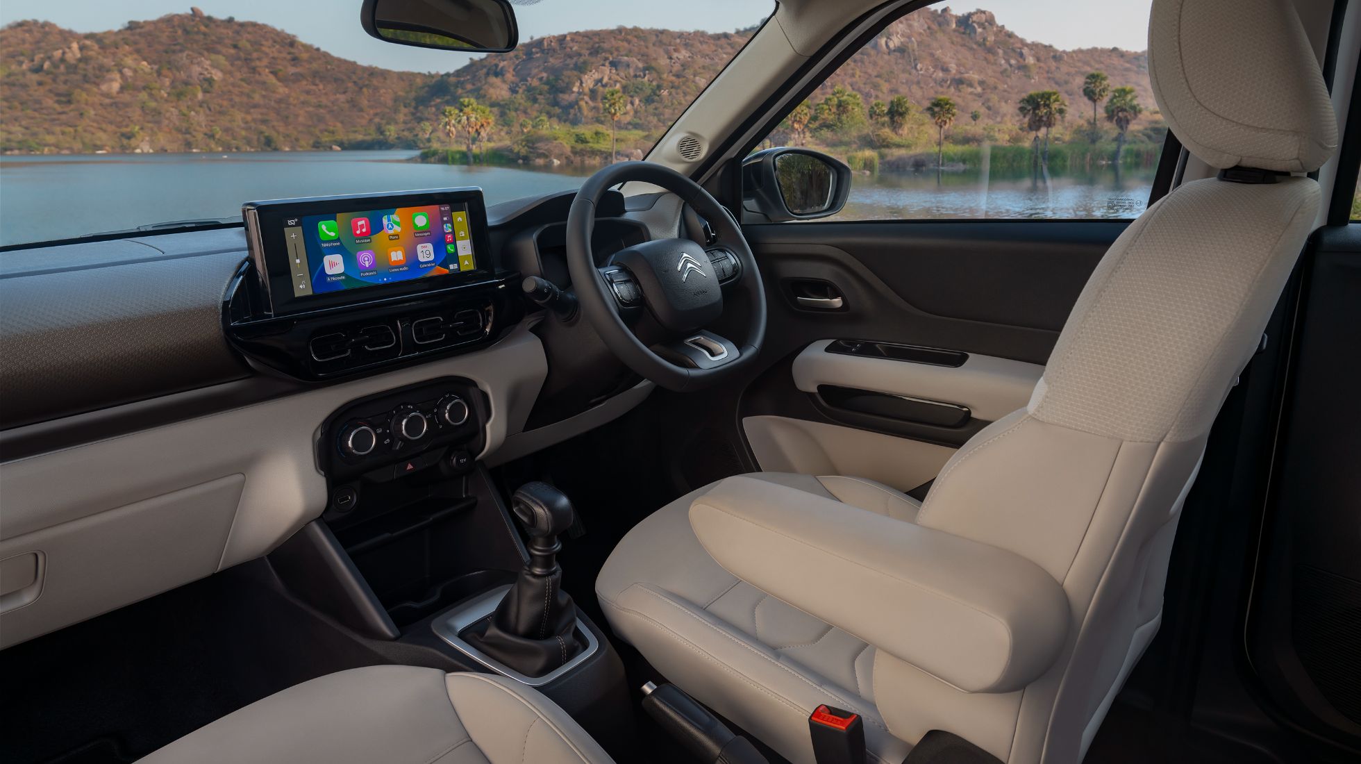66cdba12b5cf86db8c9d968c_Citroen-C3-Aircross-TopGear-SA-Interior.jpg
