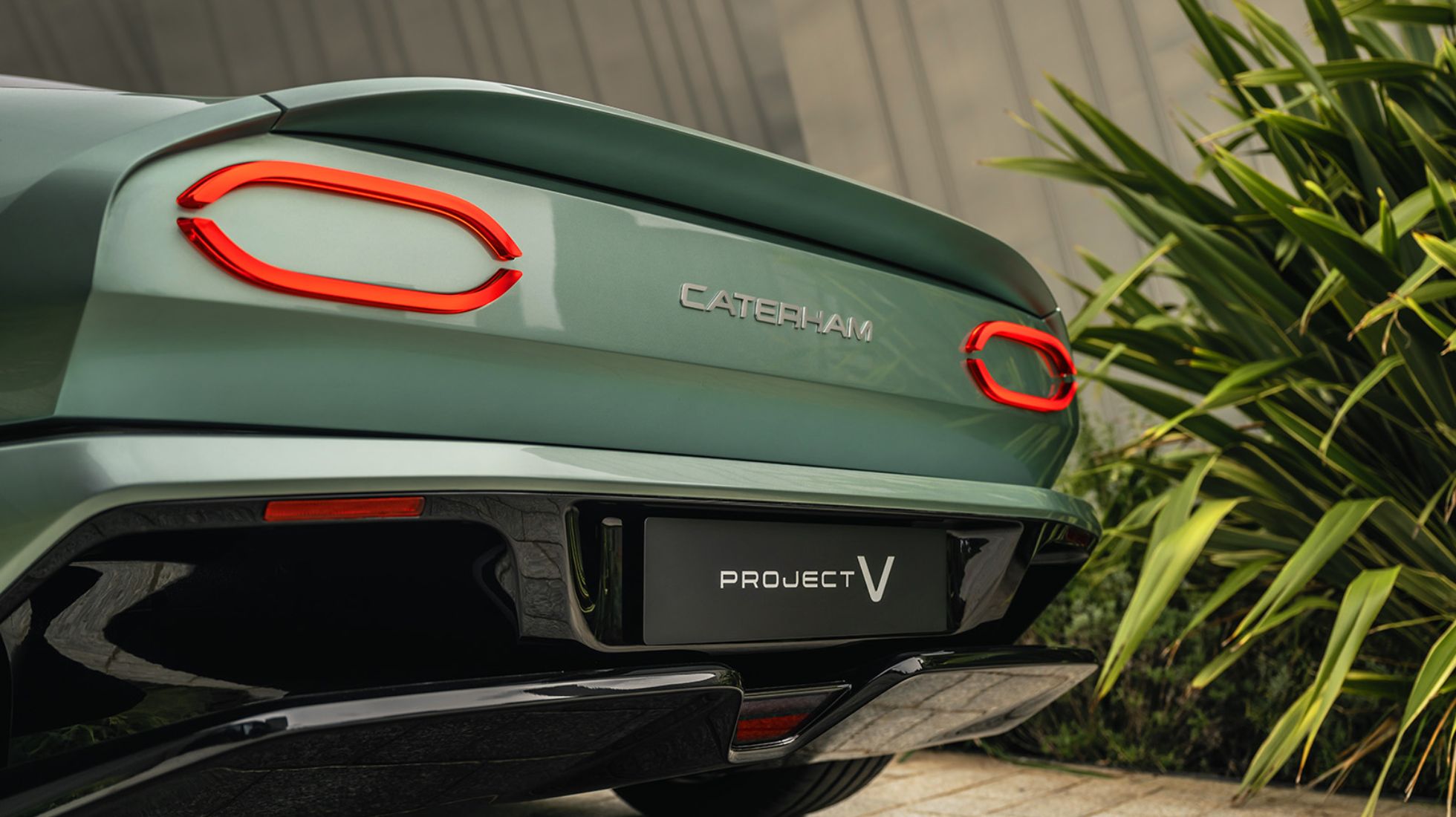 66fe5a5f663a8cae43b3228d_Caterham-Project-V-TopGearSA-Back.jpg