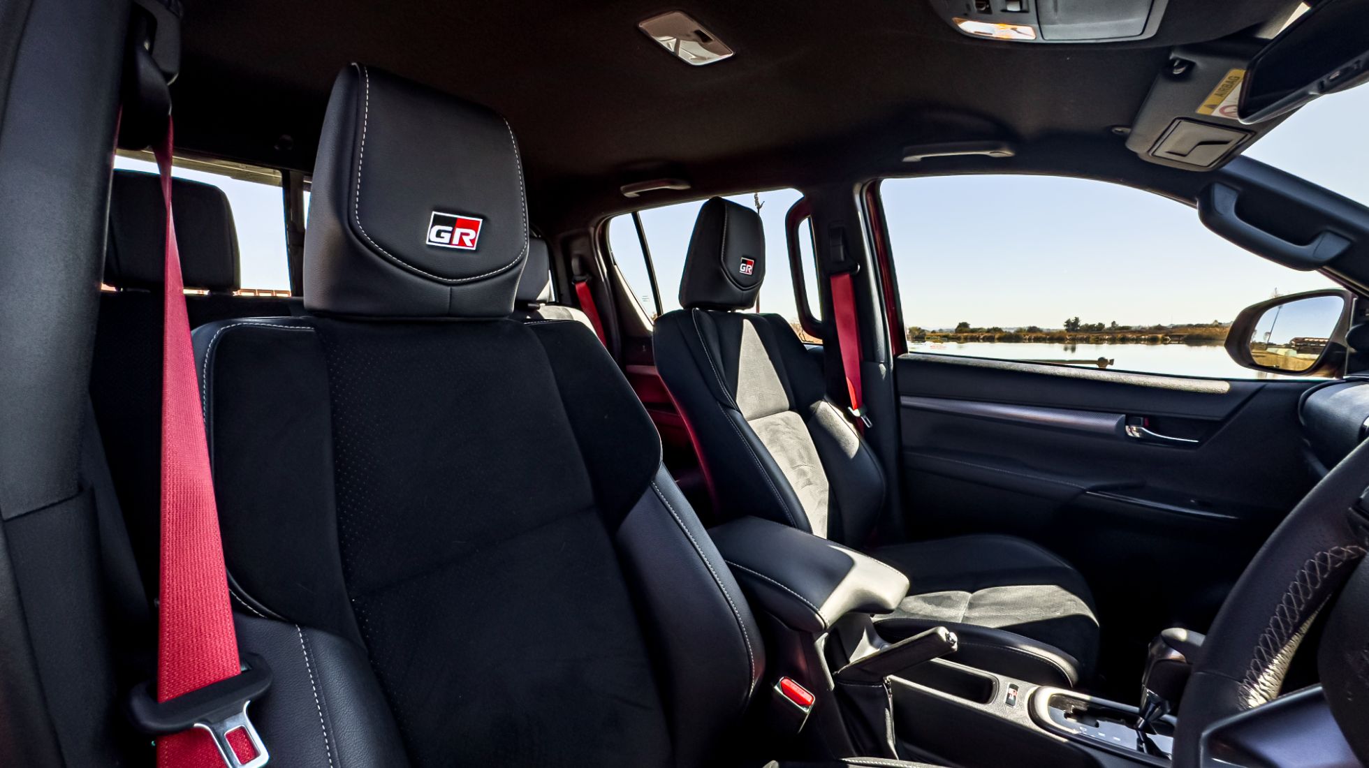6734757e2f8827ad633d53fe_Toyota-Hilux-GR-S-III-TopGearSA-Seats.jpg
