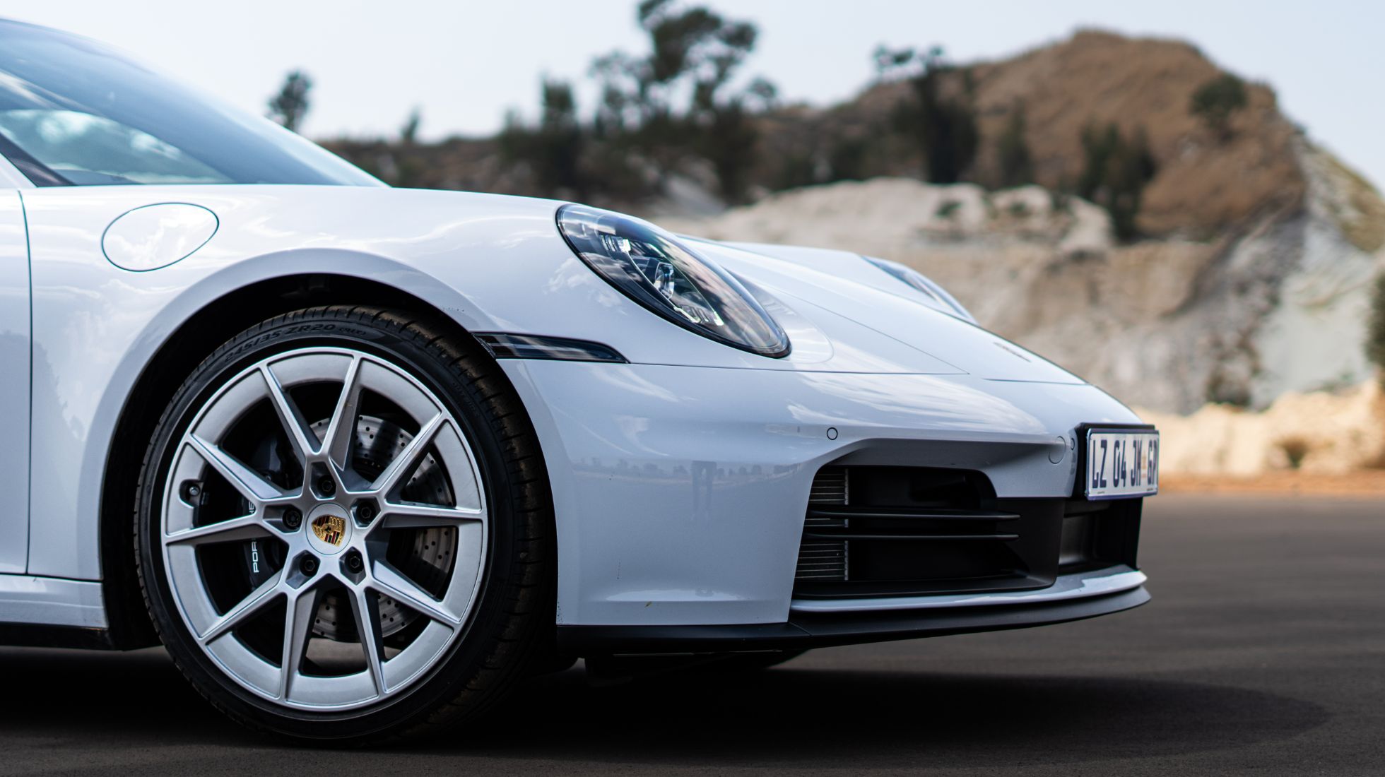 678ea6ebe22e0cff5e6ee4cf_2025-Porsche-911-Carrera-Front-Fender-and-New-Wheel-Design-view-JHB-TopGear-SA-Img.jpg