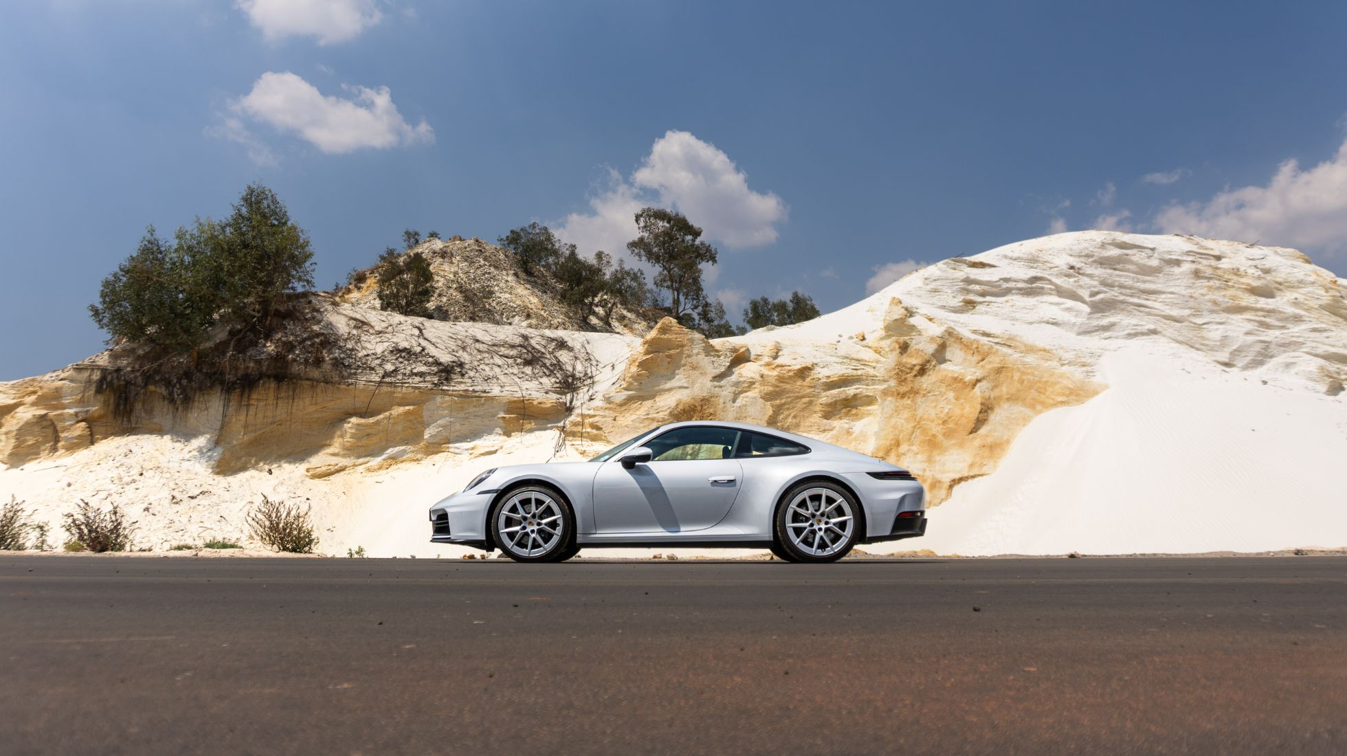 678ea6f3de135952286909c2_2025-Porsche-911-Carrera-Side-view-JHB-TopGear-SA-Img.jpg