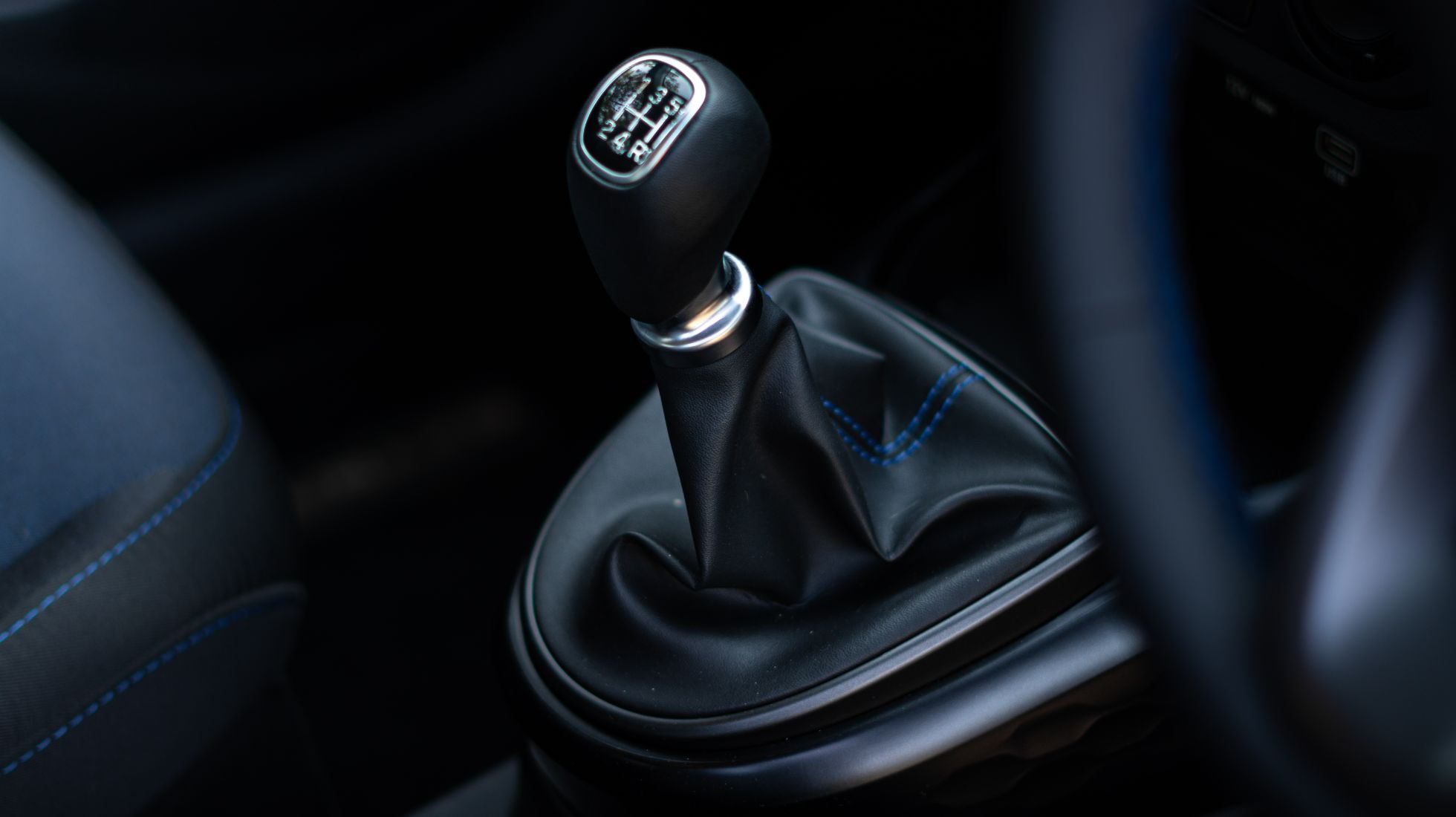 67b578647650b2618cafa501_Hyundai-Exter-TopGear-SA-Gear-Lever.jpg