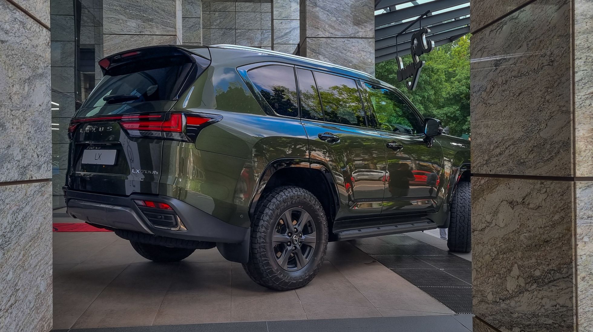 67c6eb4db3ee61bc04f08f9d_Lexus-LX-First-Look-TopGearSA-Rear.jpg