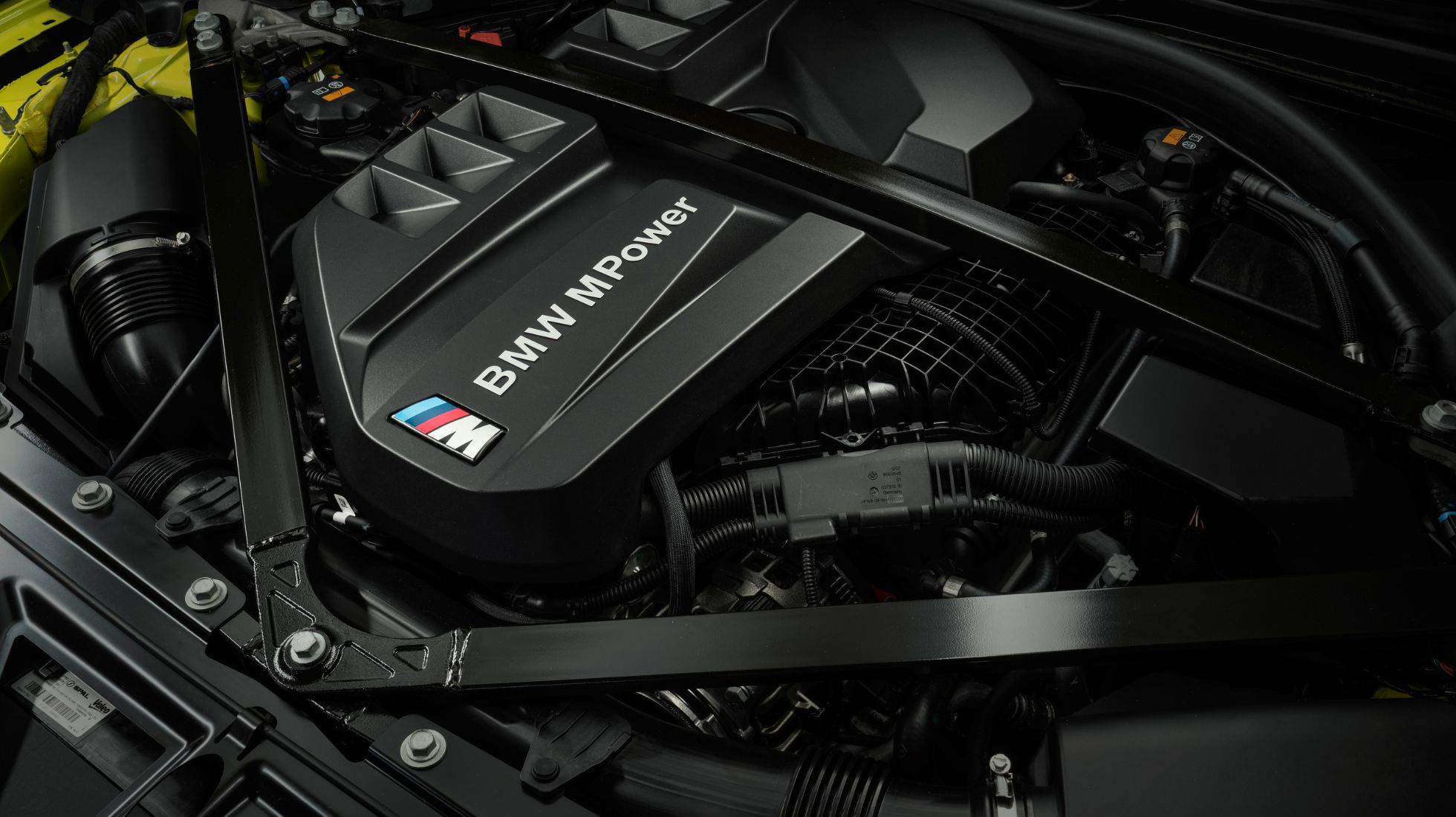 5f6ac0f793c88a67c86352d3_P90399280_highRes_the-new-bmw-m4-compe-1.jpg
