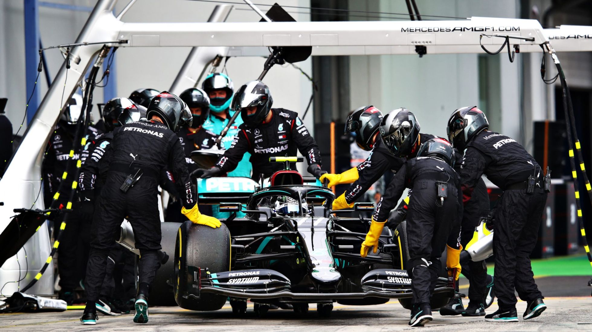 5f8322030d4bebfd09137abd_Bottas-retires-Eifel-GP-TopGear-SA-1.jpg