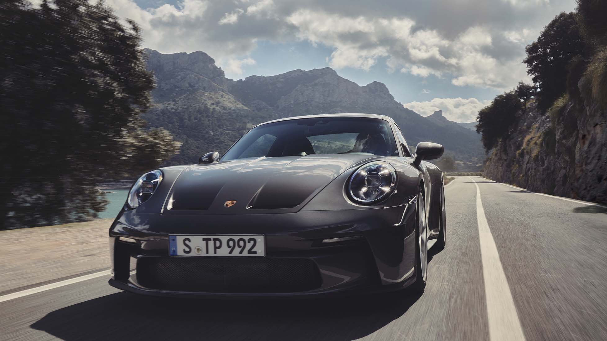 60cc592a9c0dca3bade430b9_Porsche-911-GT3-5.jpg