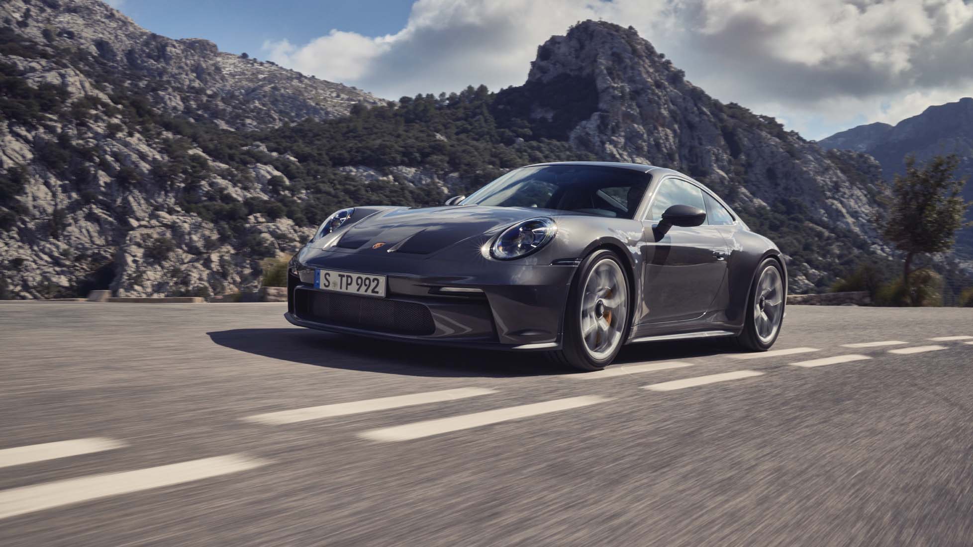 60cc592b1a60af178a519078_Porsche-911-GT3-7.jpg