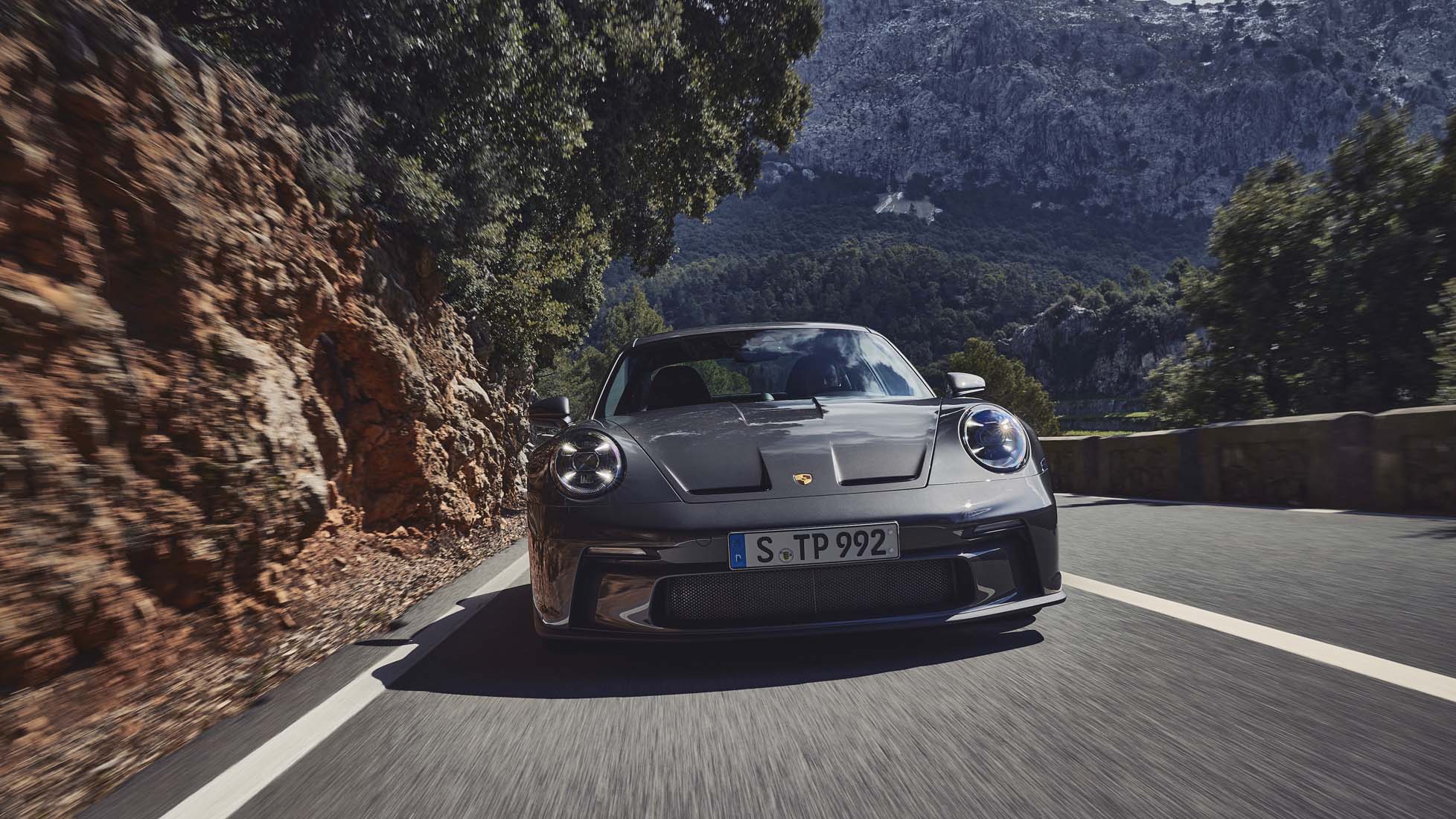 60cc592bb090695f0891e62a_Porsche-911-GT3-3.jpg