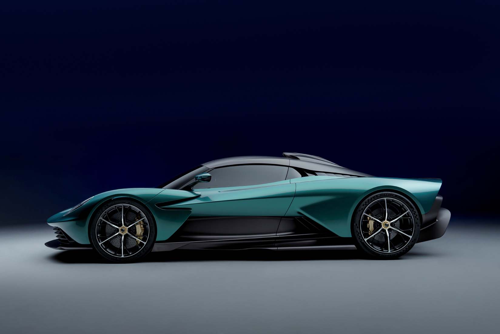 60f162362c399ba9ada3e52b_Aston_Martin_Valhalla05.jpg