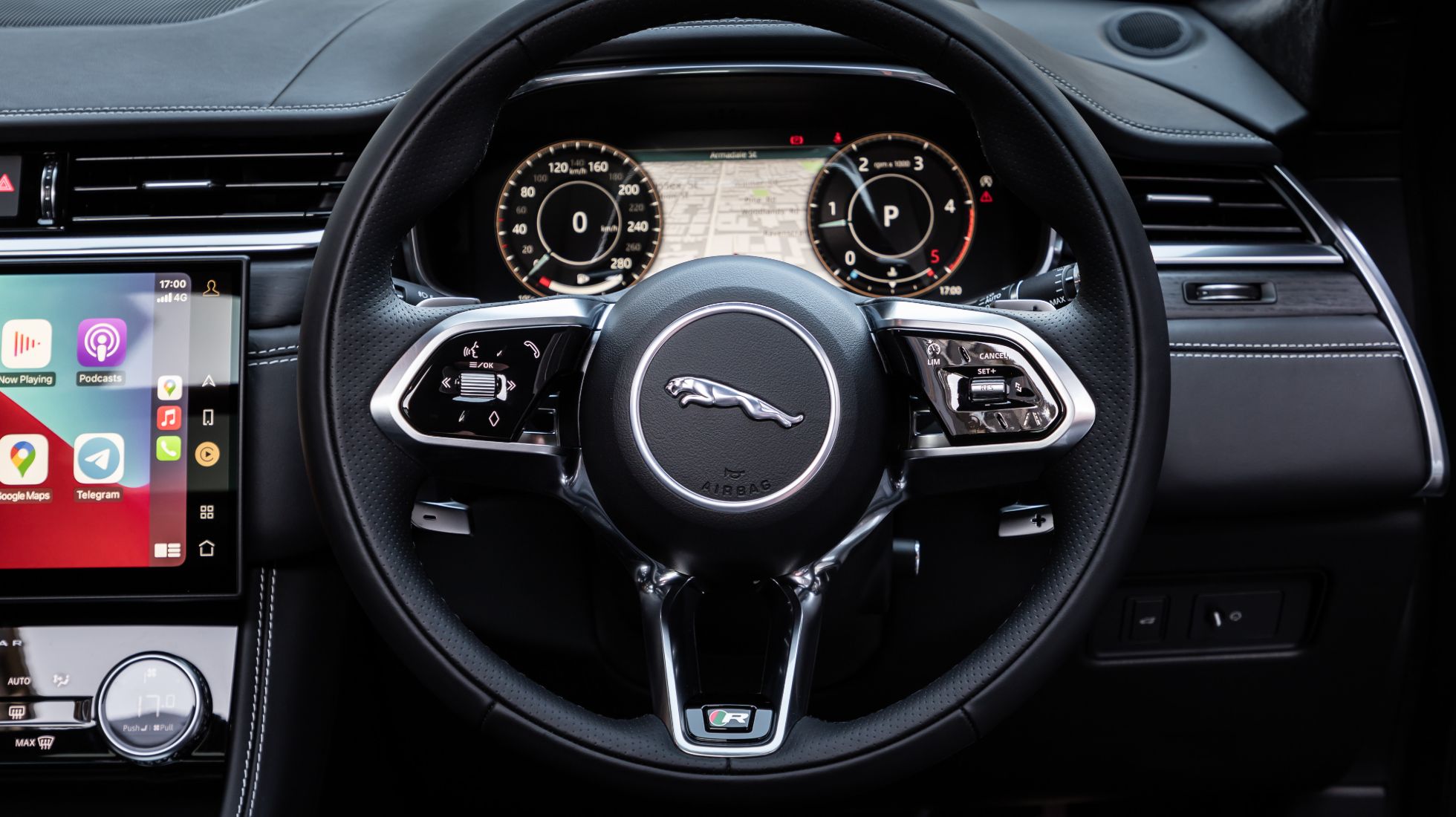 6114df1a2c248c6de95a6e4b_New-Jaguar-F-PACE-interior-14-1.jpg