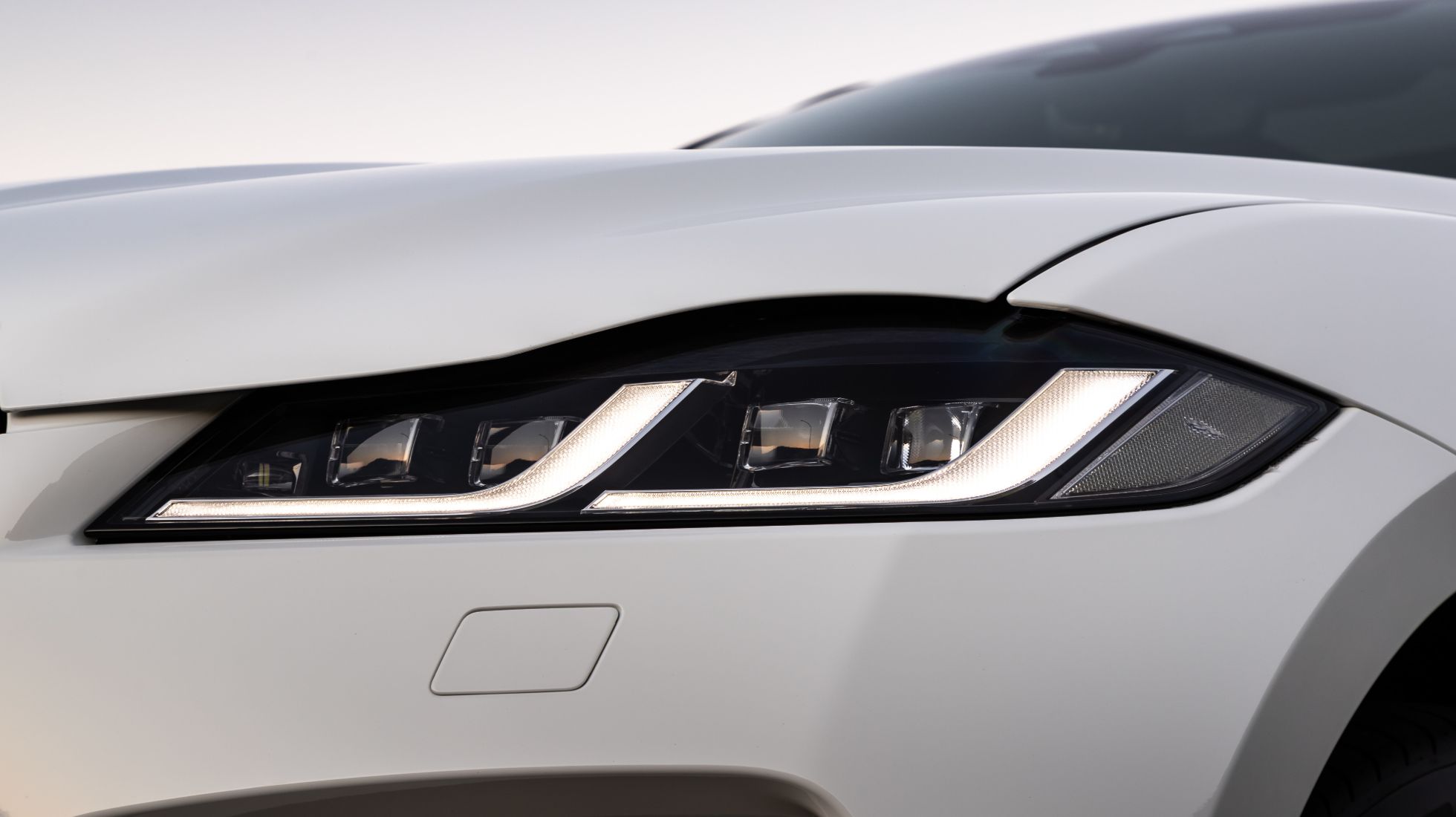 6114df1a73d3cc35d6ddc0db_New-Jaguar-F-PACE-details-7-1.jpg
