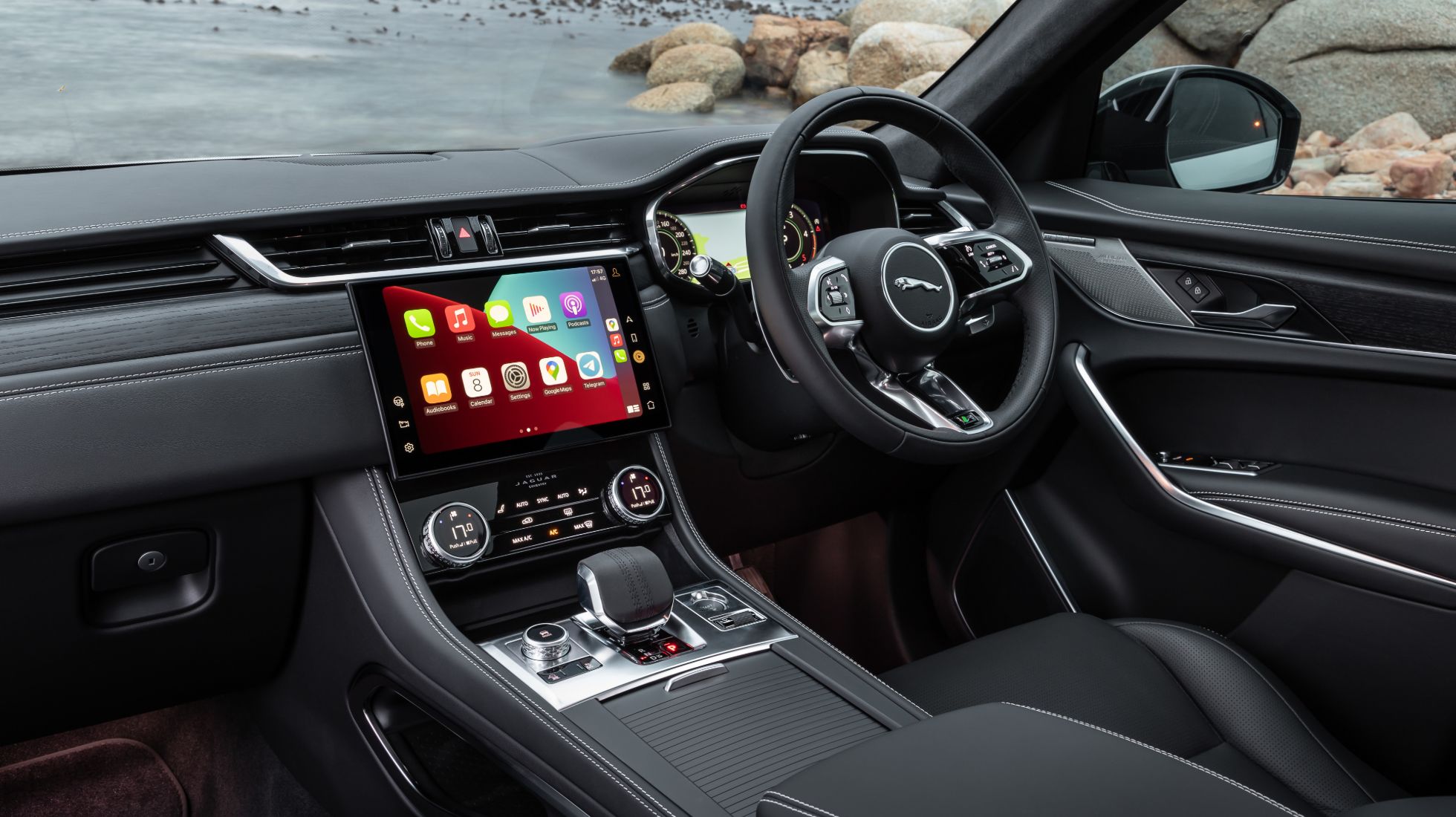 6114df1bd0ed24b06b0b74ad_New-Jaguar-F-PACE-interior-1-1.jpg